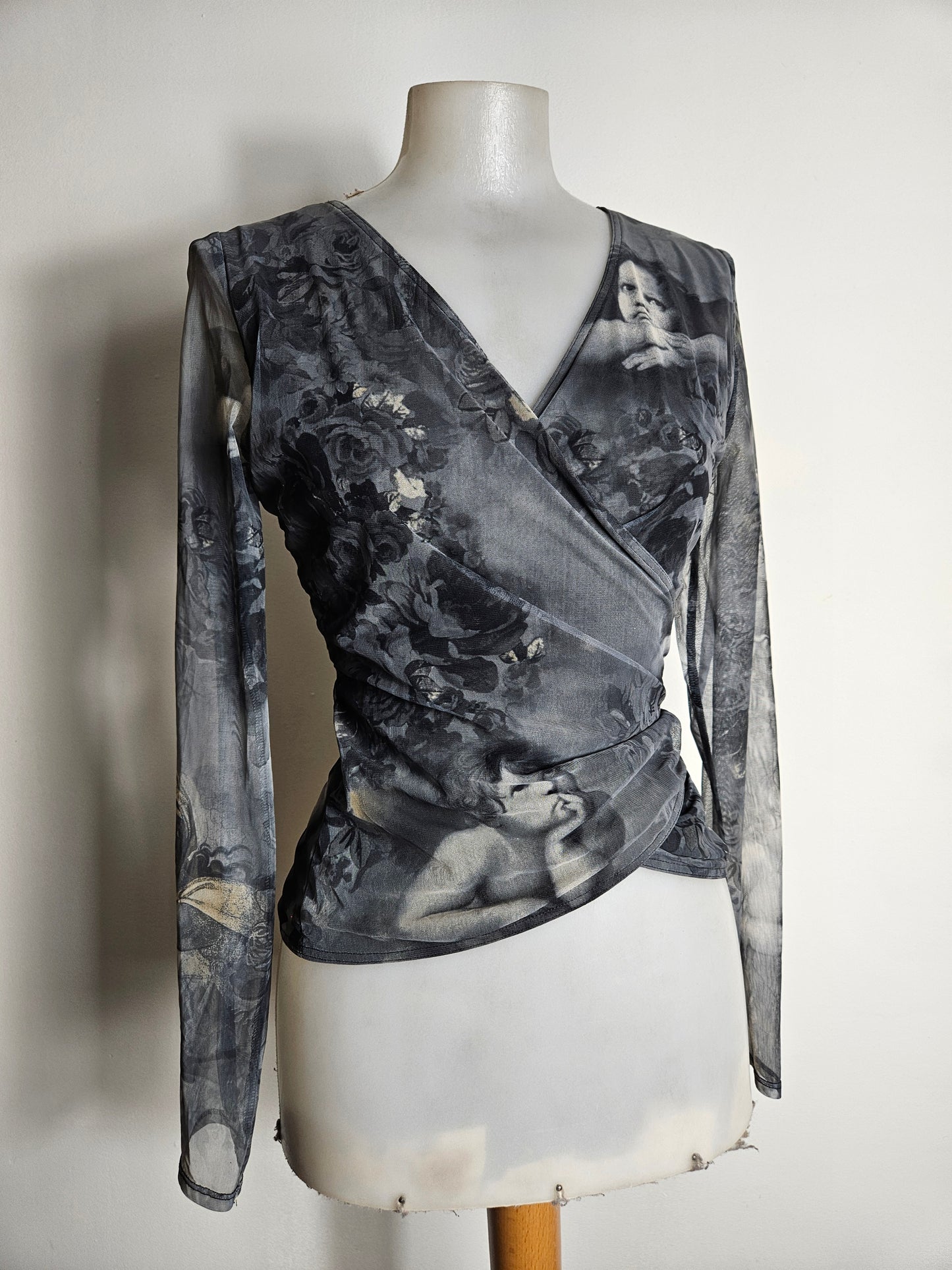 Wrap cardigan in voile with an angel pattern