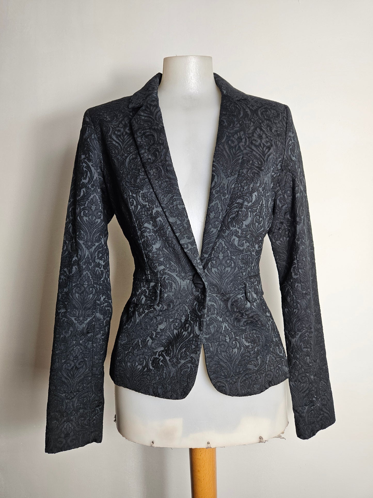 Blazer con estampado tono sobre tono