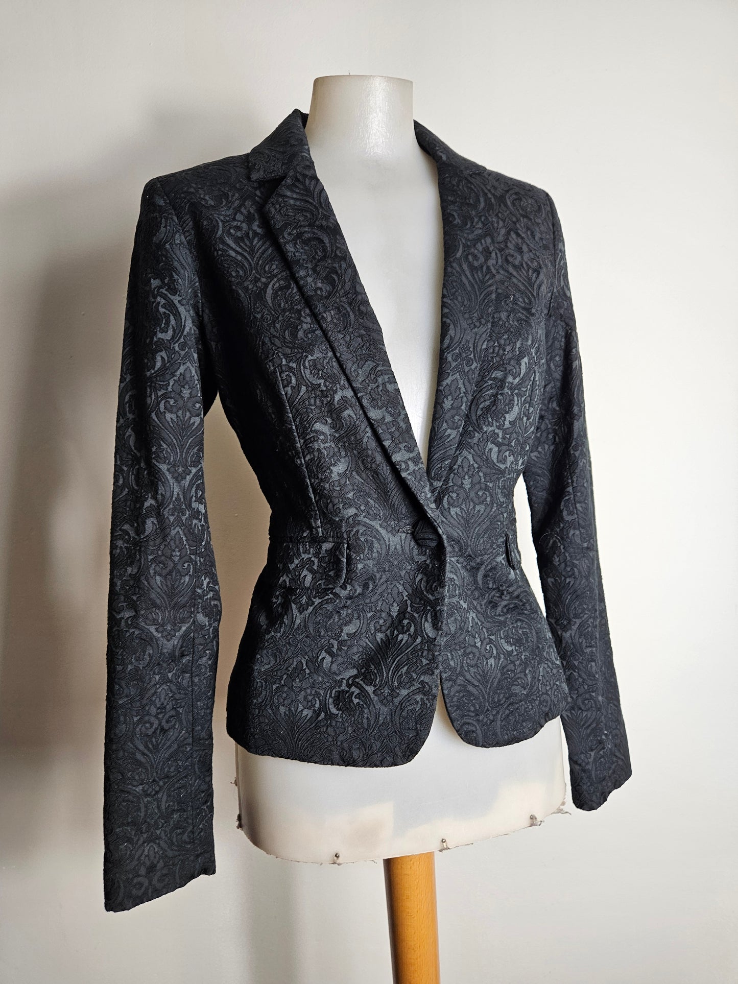 Blazer con estampado tono sobre tono