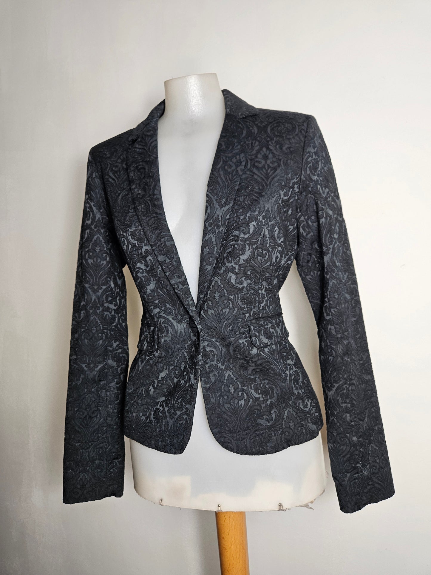 Blazer con estampado tono sobre tono