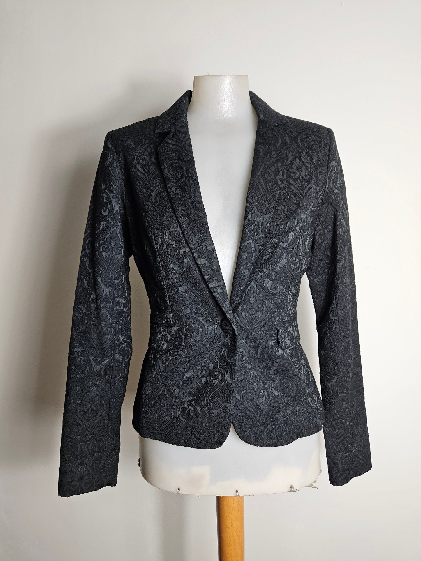 Blazer con estampado tono sobre tono