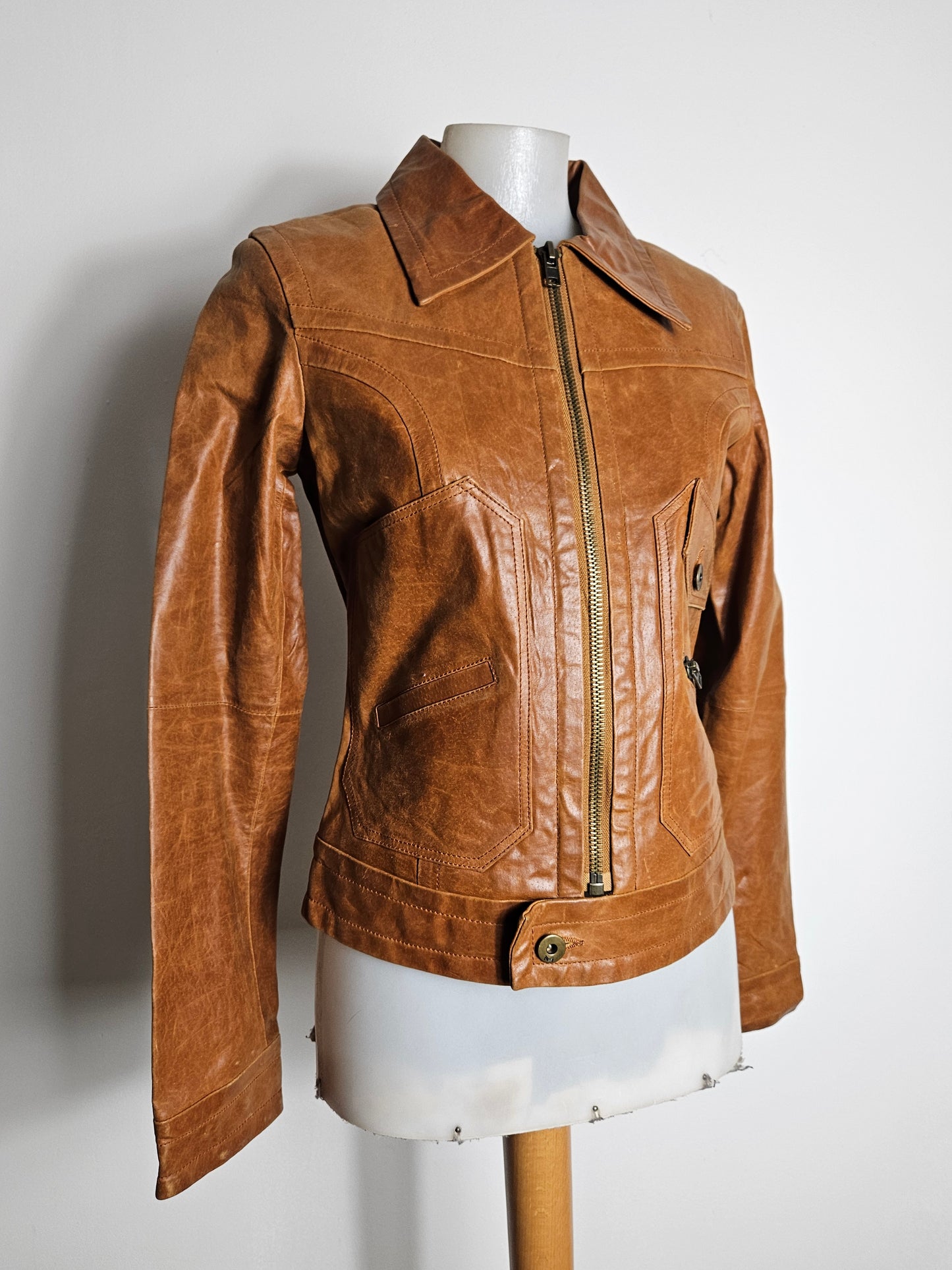 Chaqueta corta de cuero