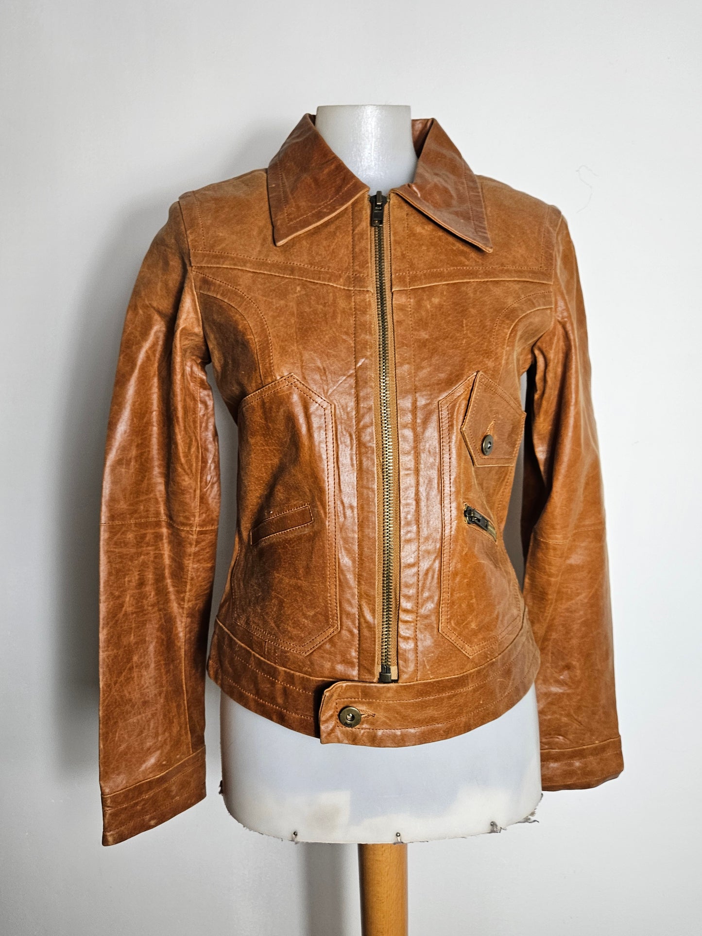 Chaqueta corta de cuero