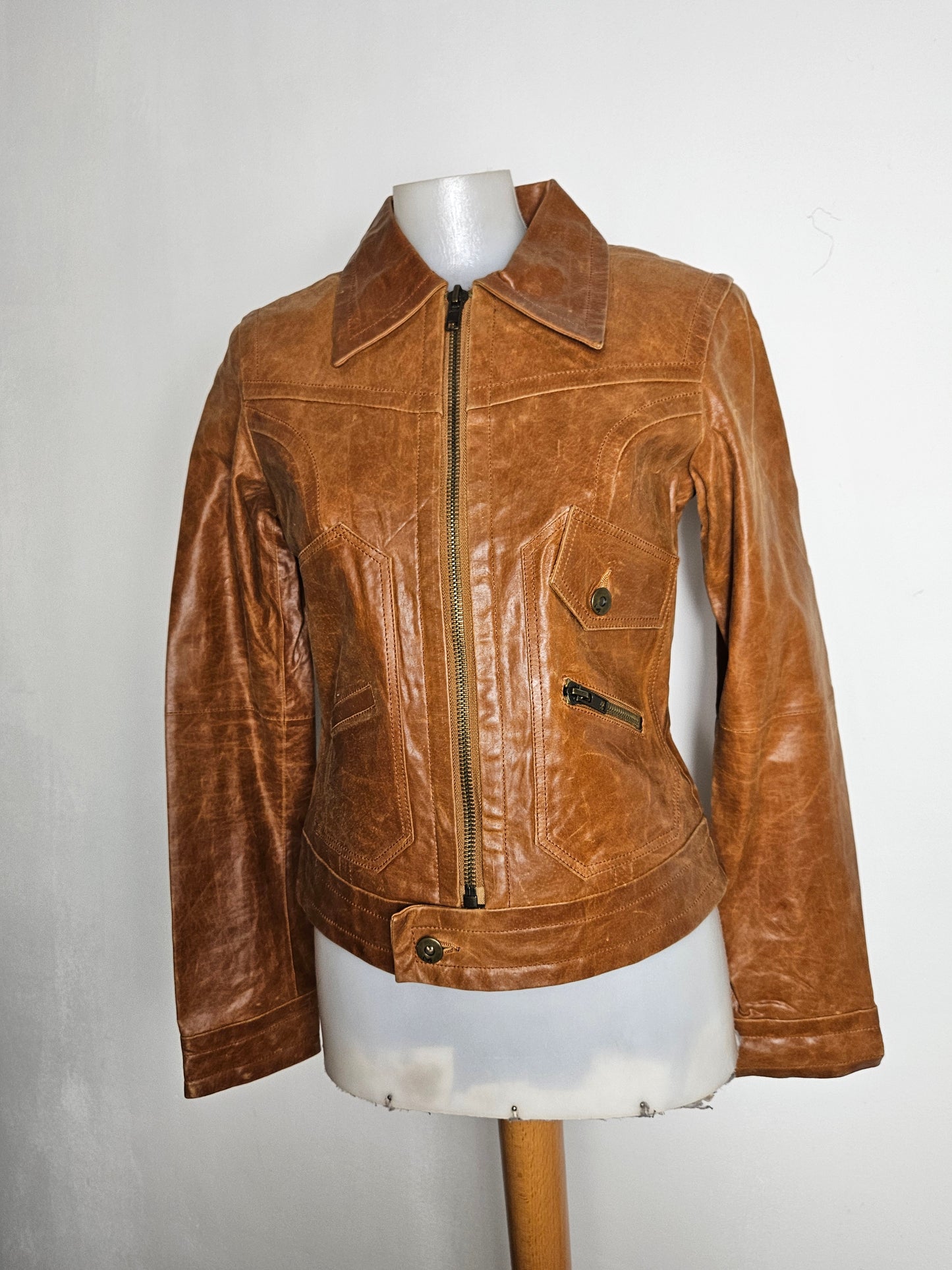 Chaqueta corta de cuero