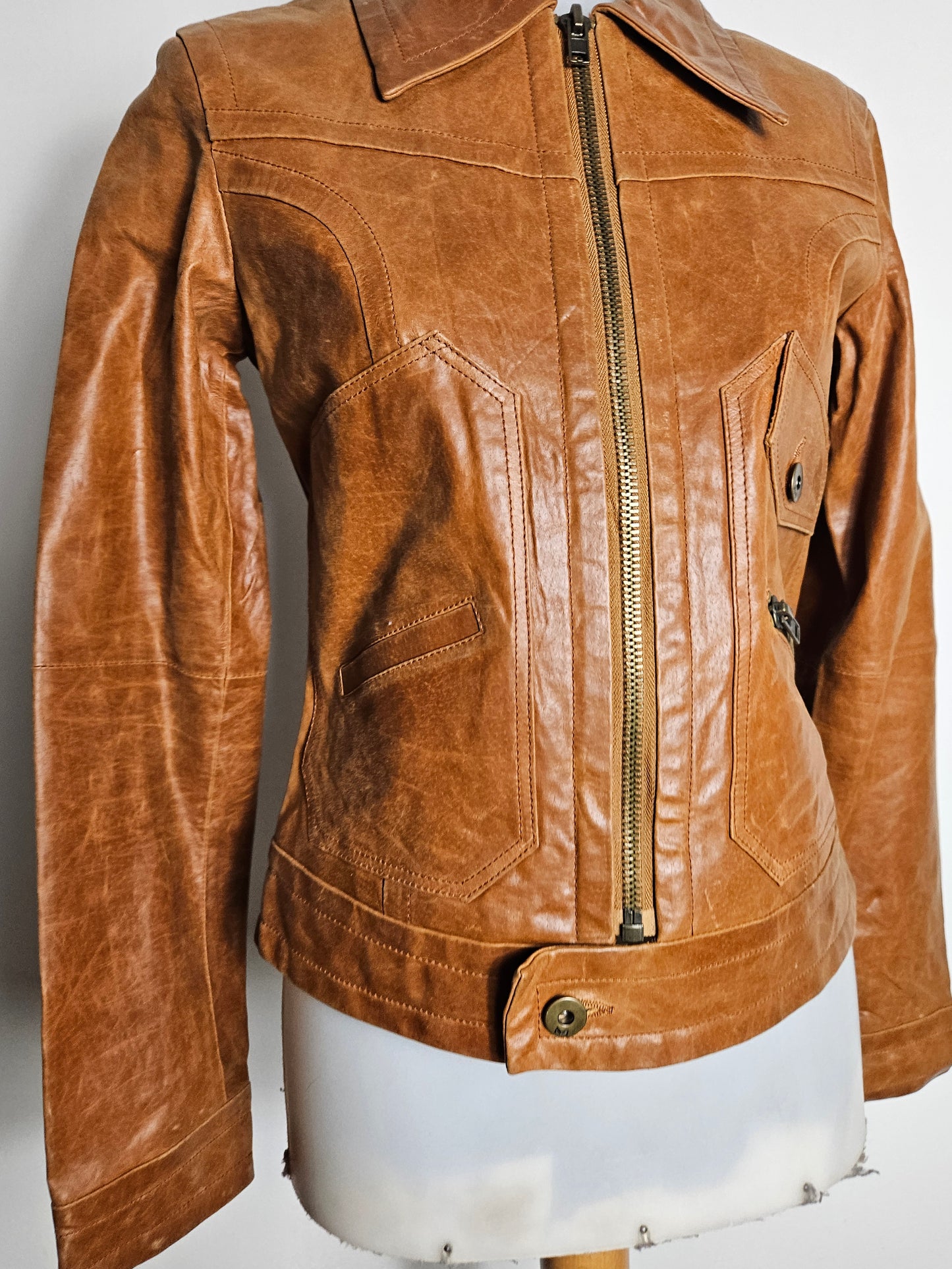 Chaqueta corta de cuero