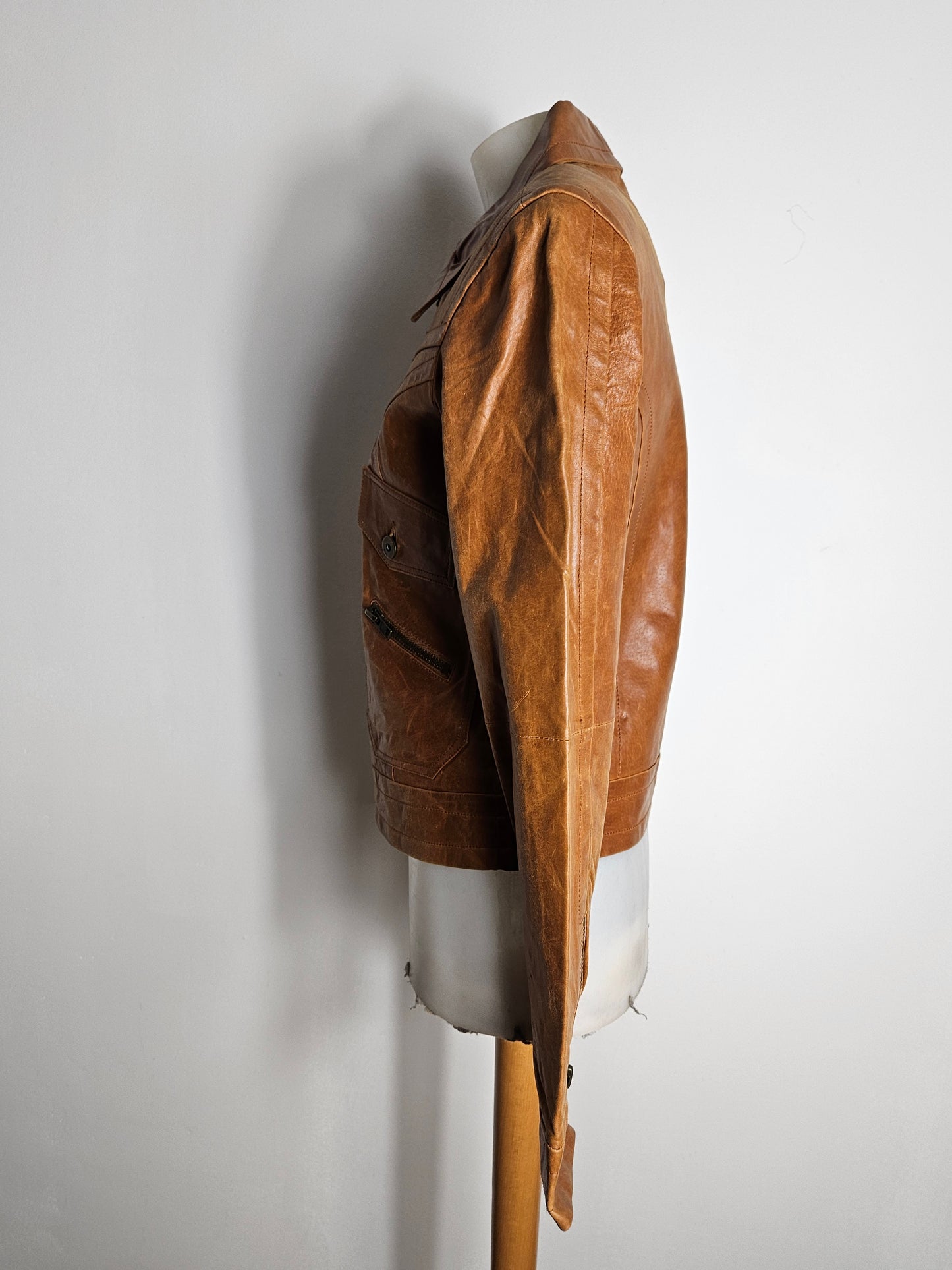 Chaqueta corta de cuero