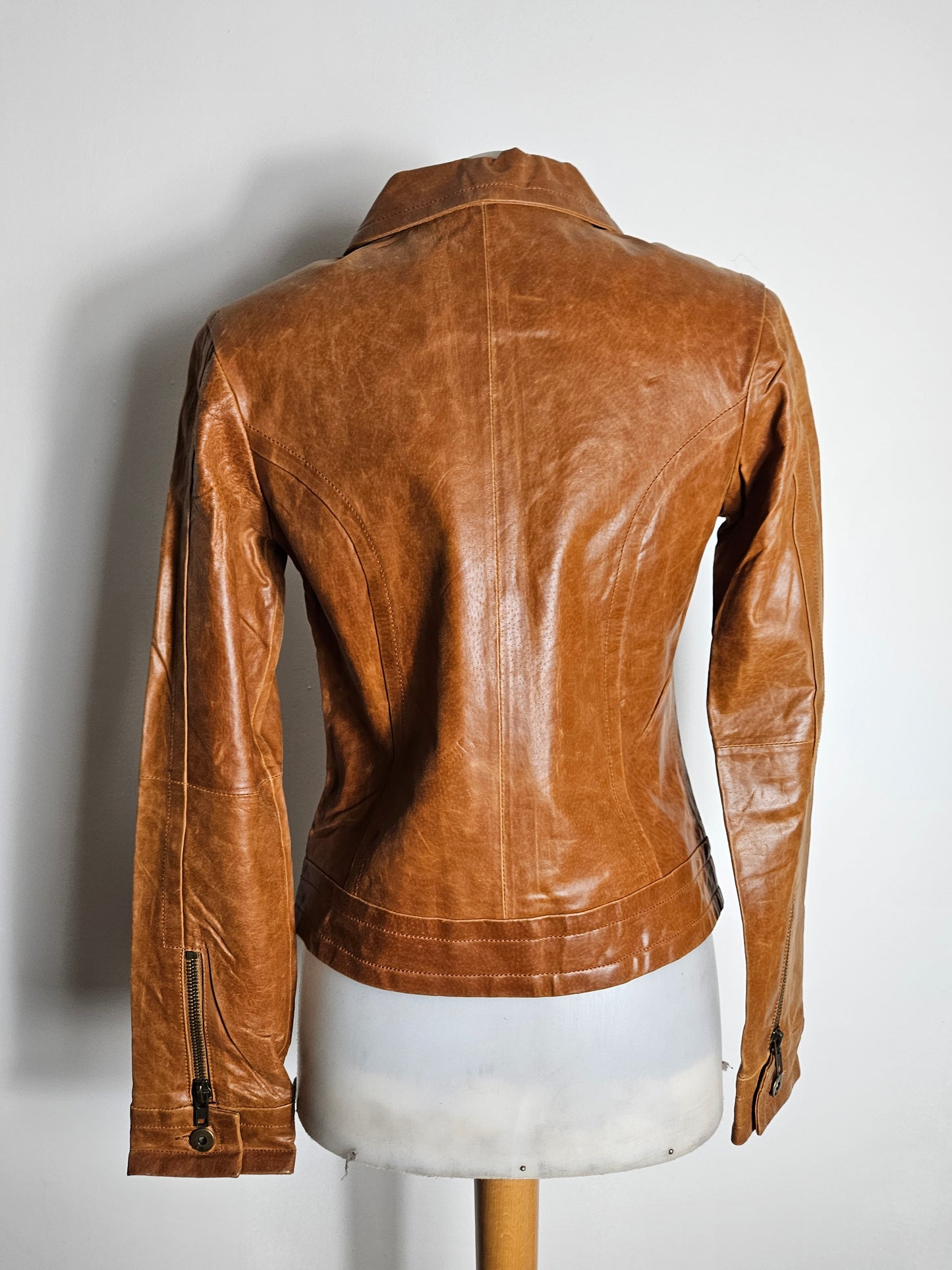 Chaqueta corta de cuero