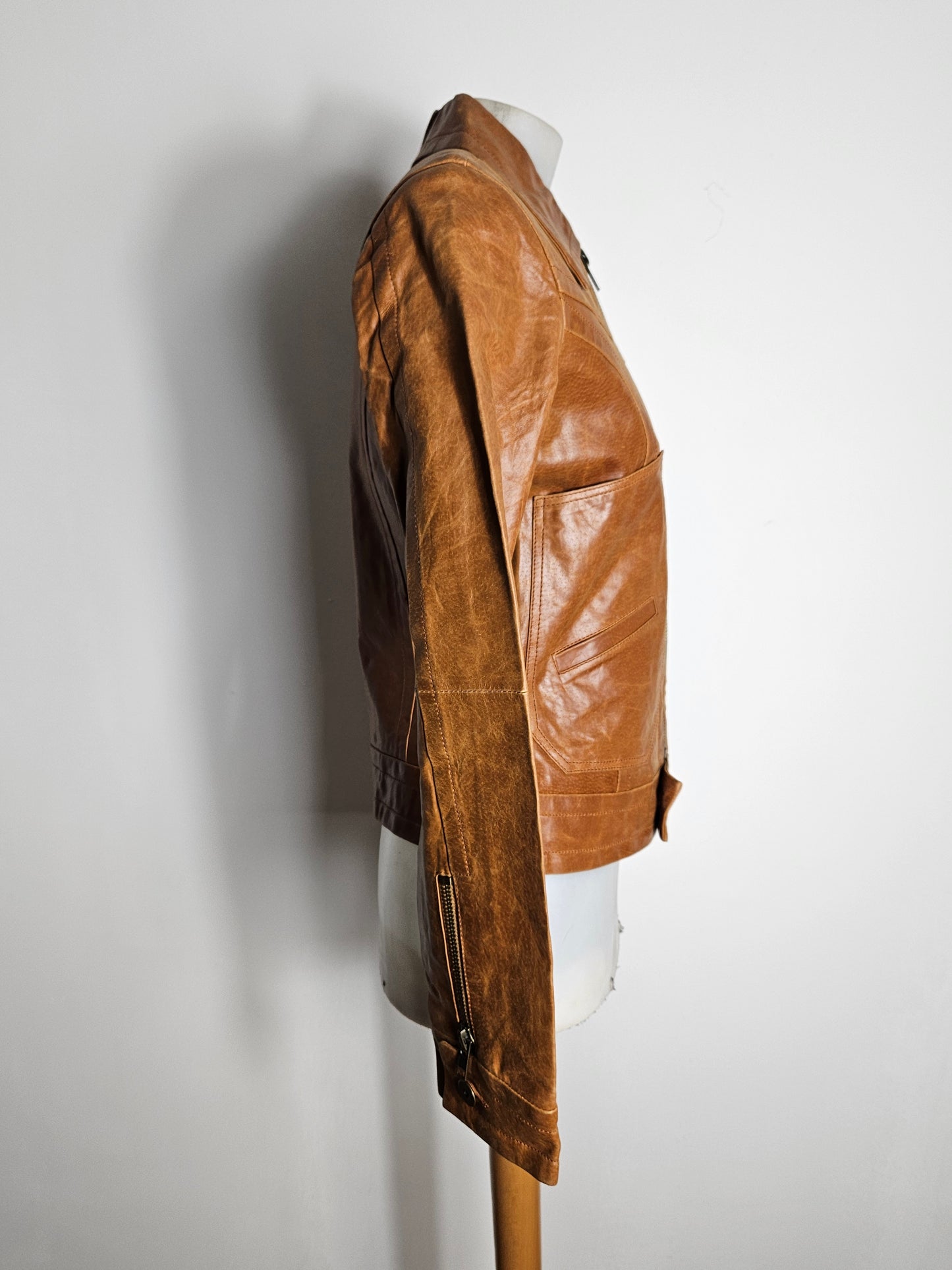 Chaqueta corta de cuero