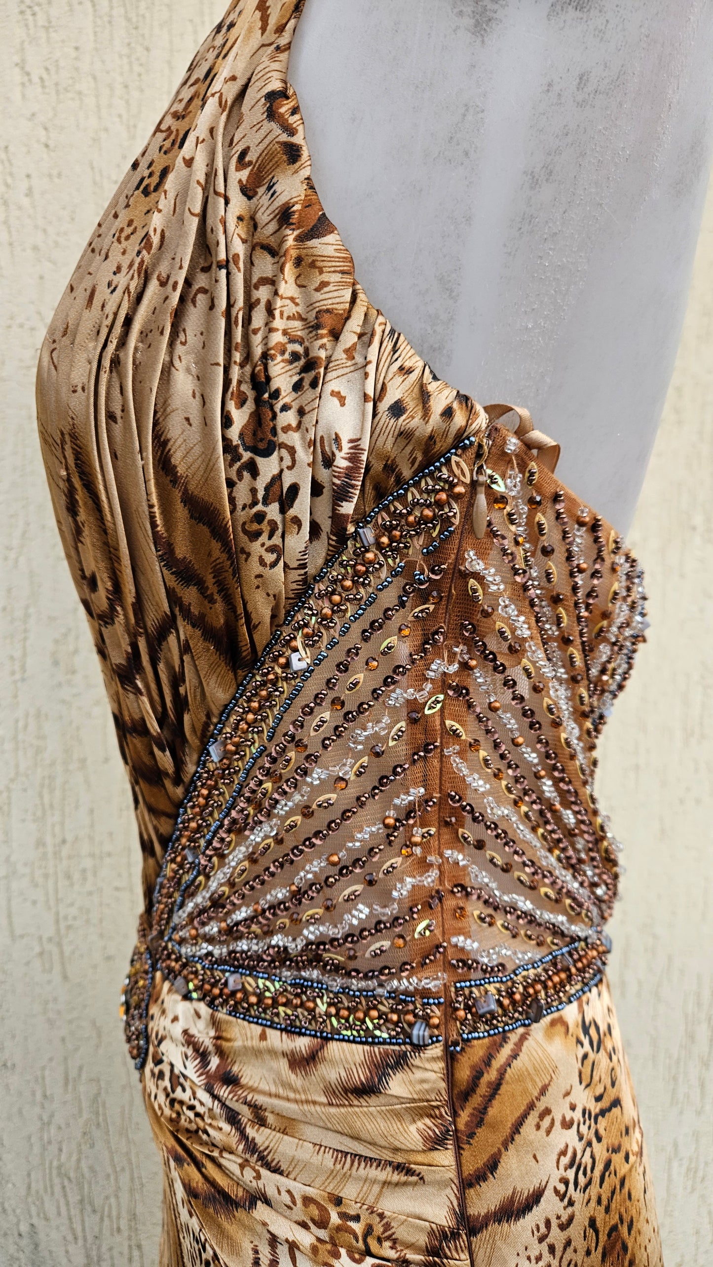 Robe dos nu motif léopard