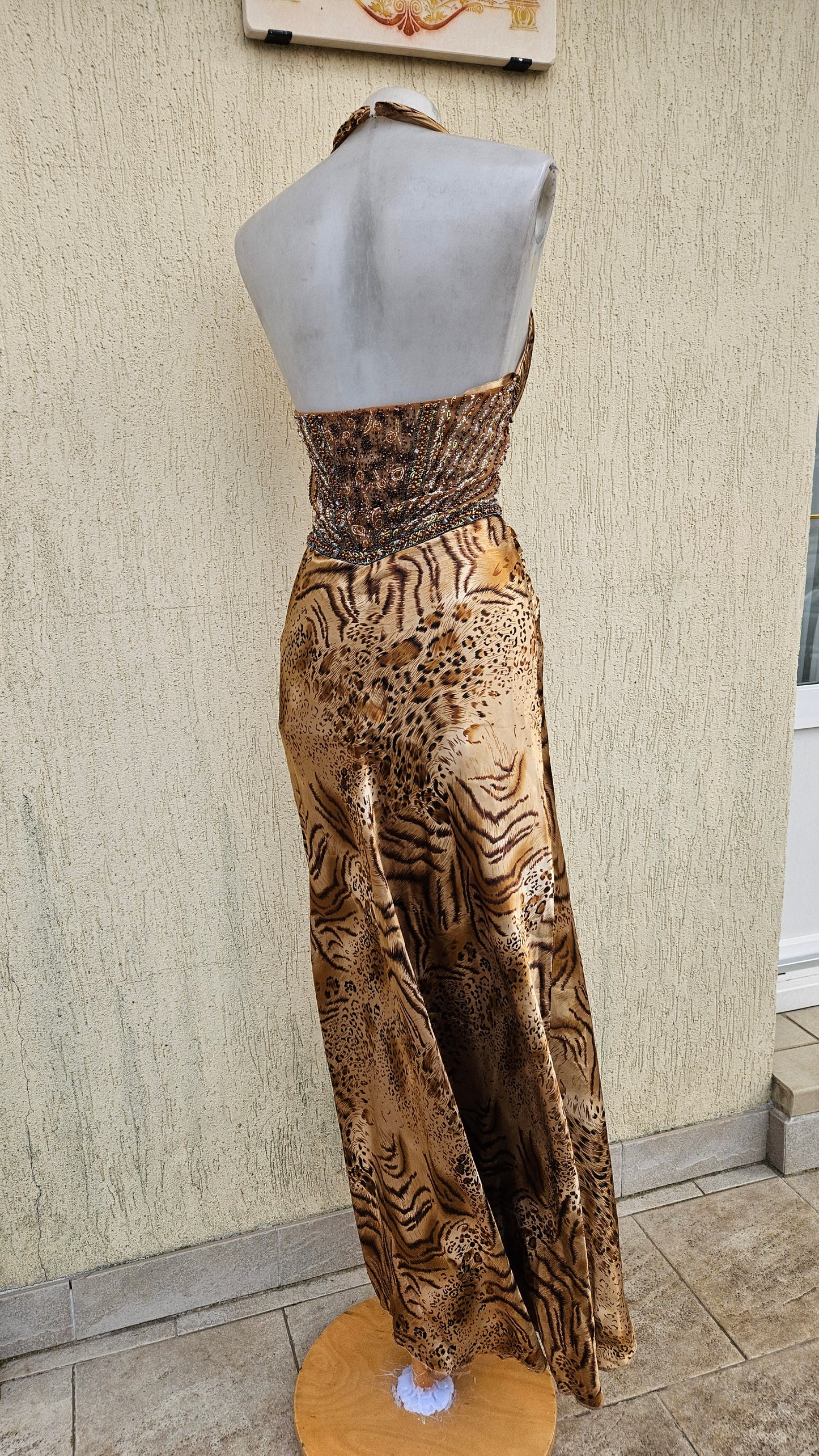 Robe dos nu motif léopard