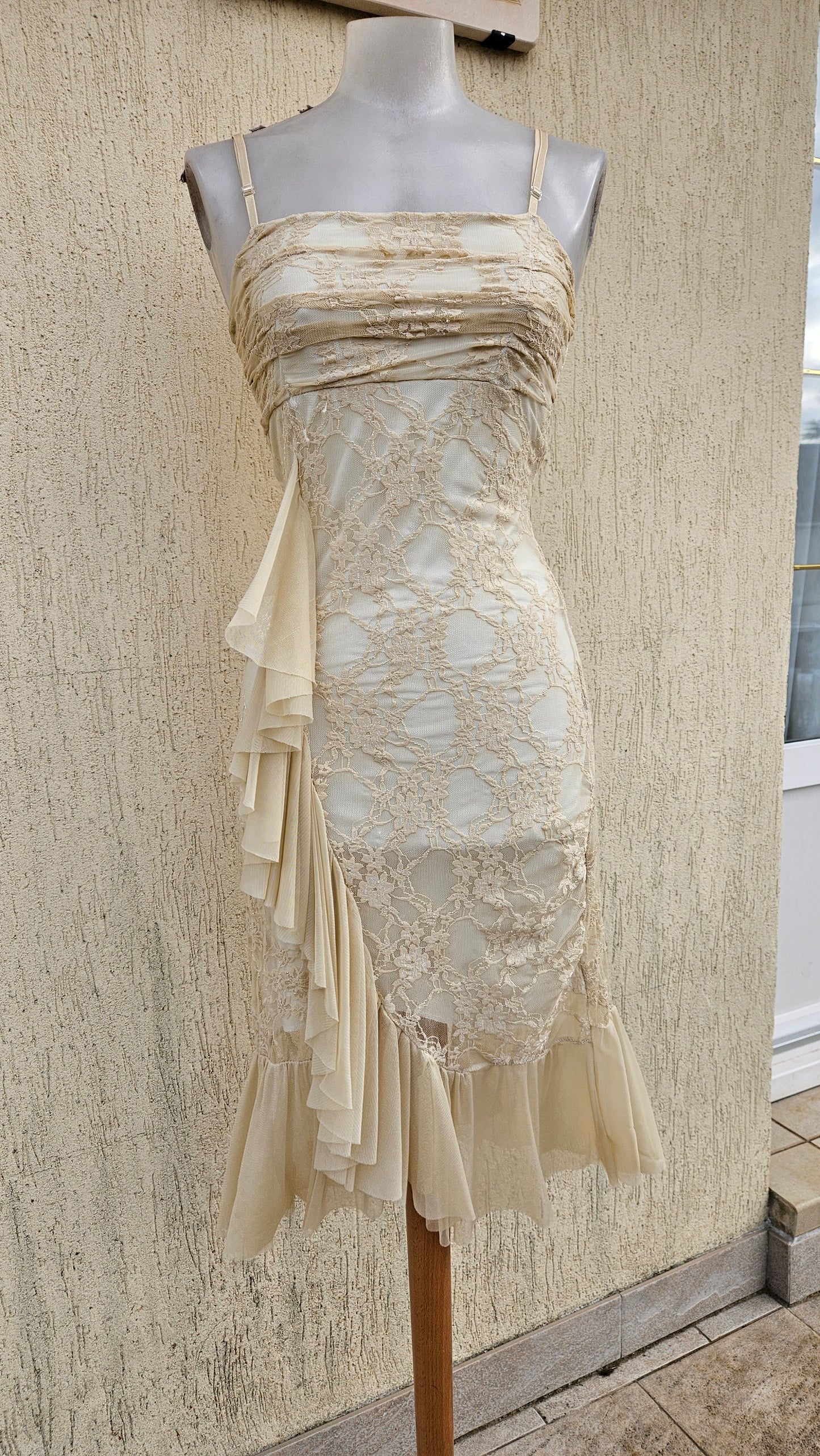 Robe en dentelle crème