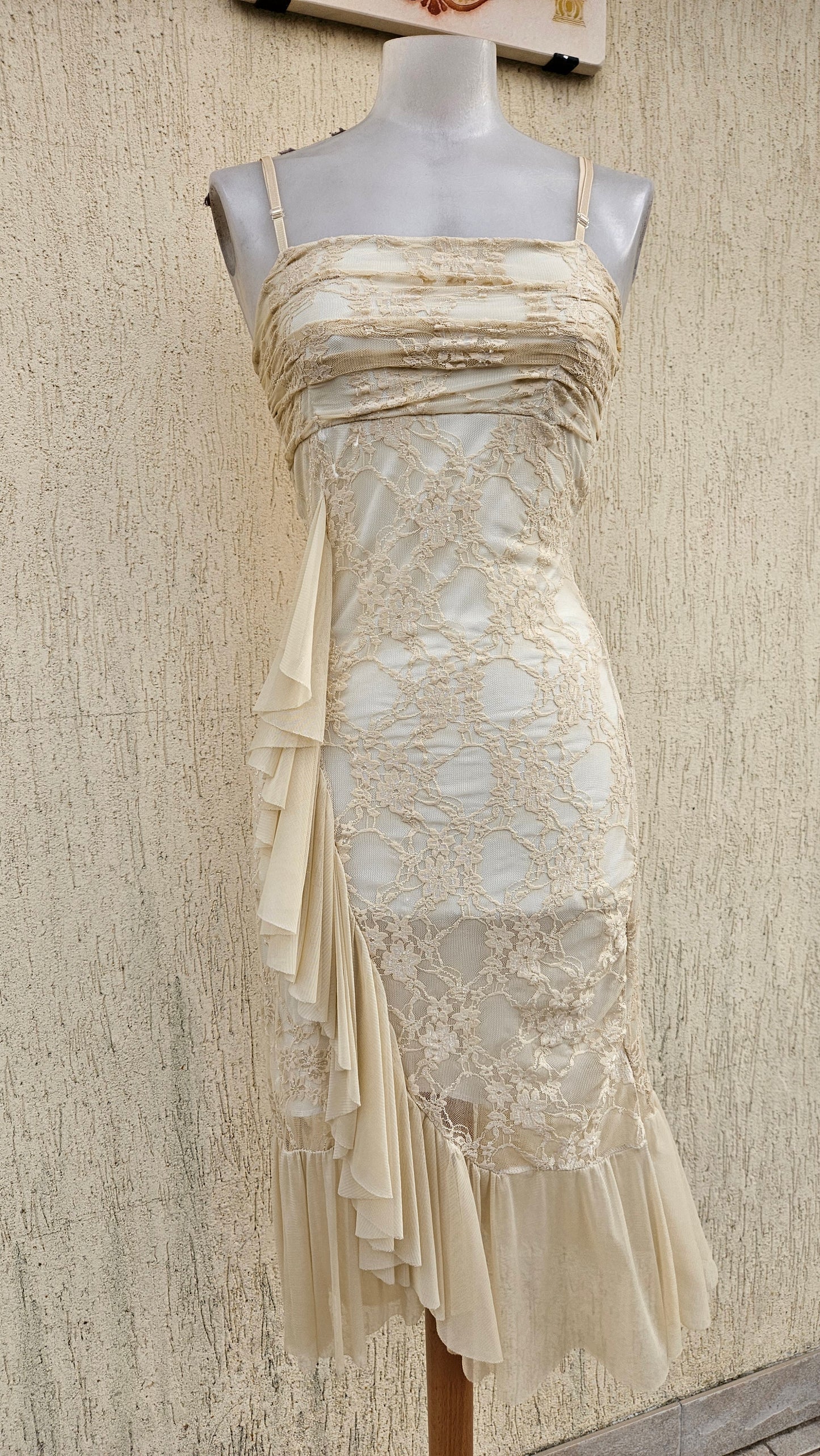 Robe en dentelle crème