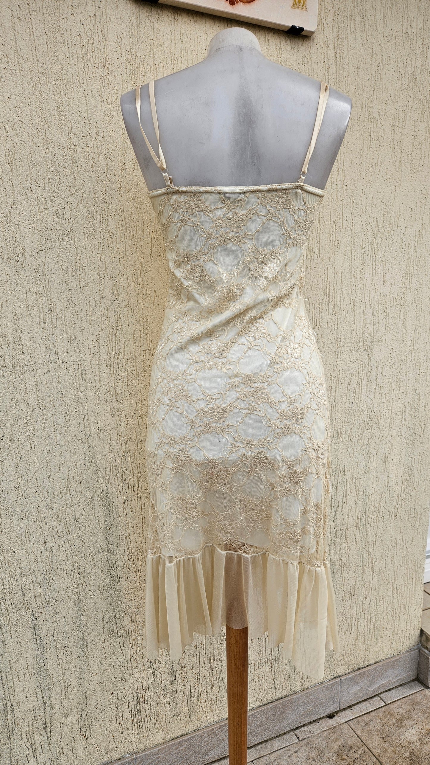 Robe en dentelle crème