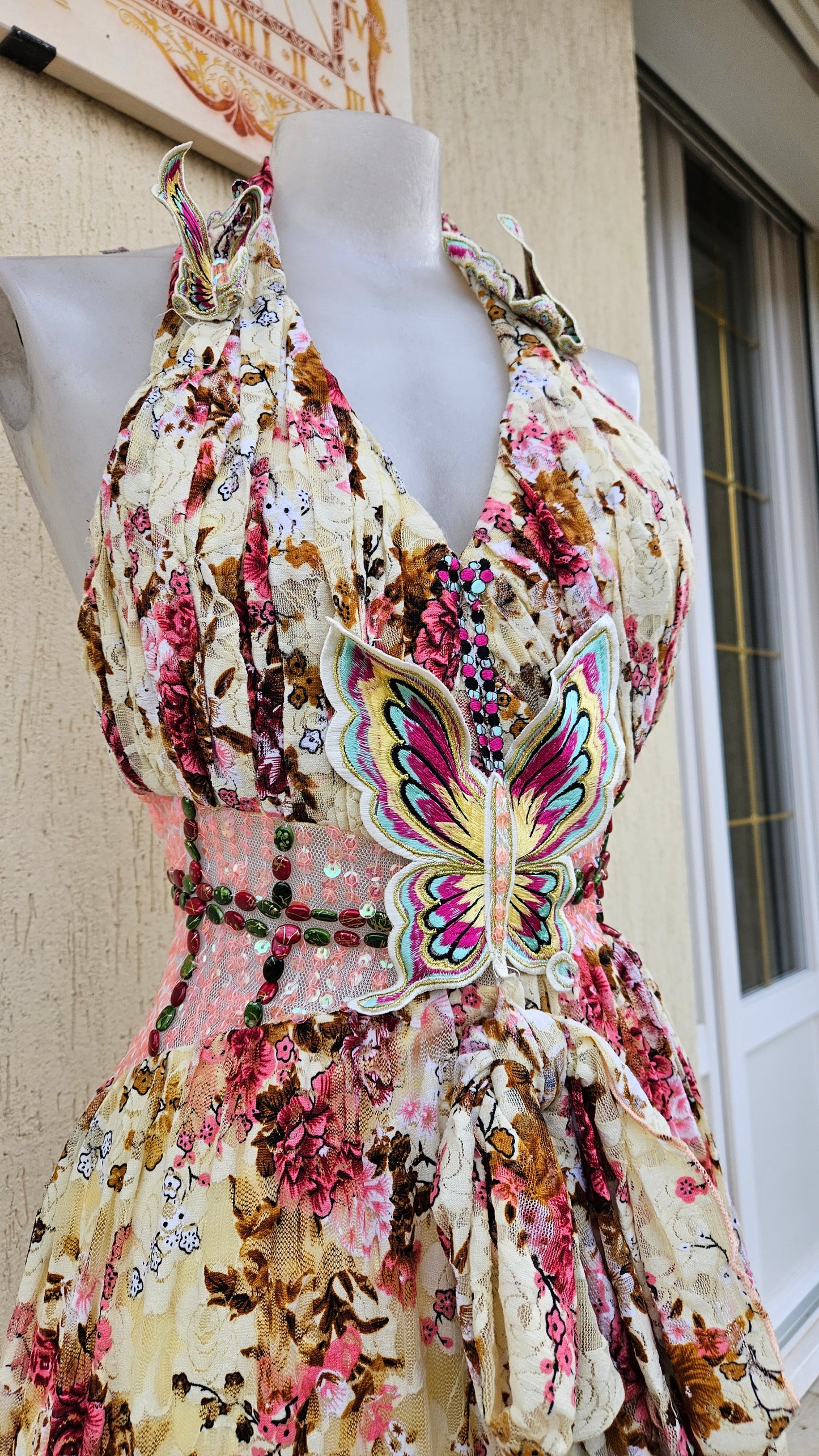 Longue robe fleurie dos nu