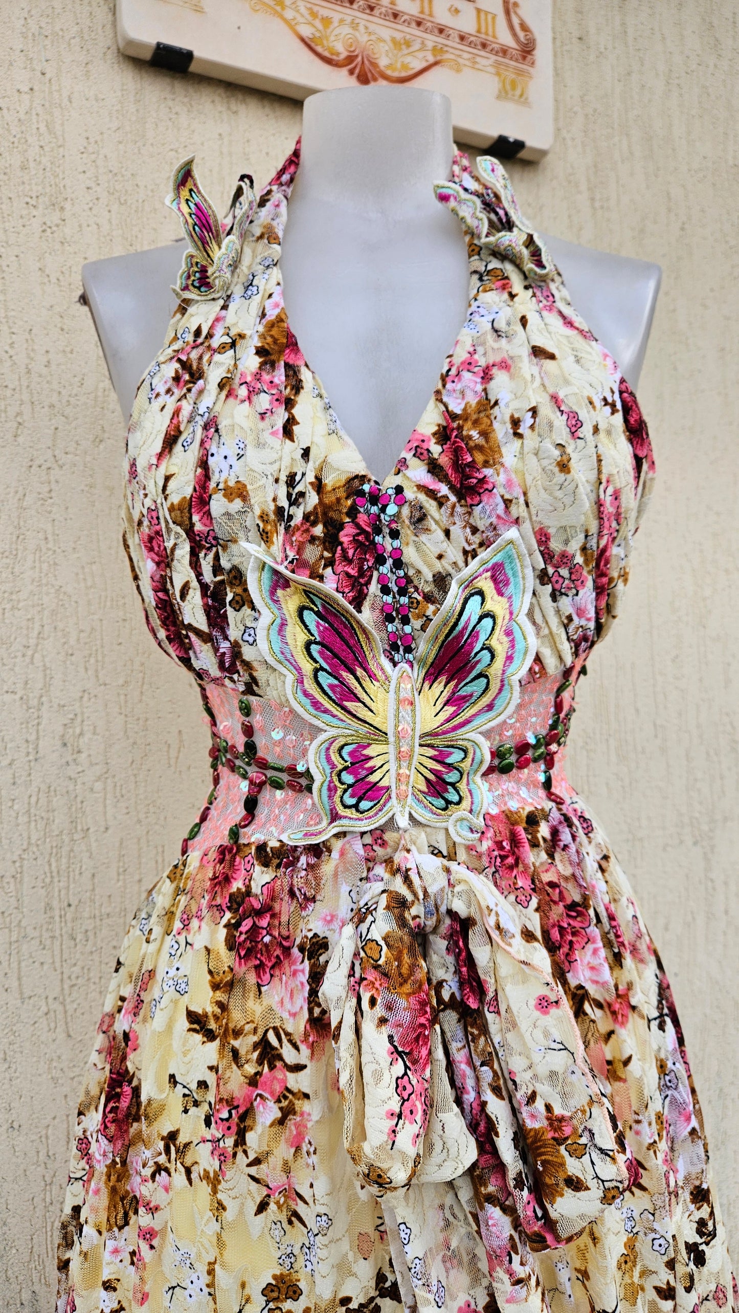 Longue robe fleurie dos nu