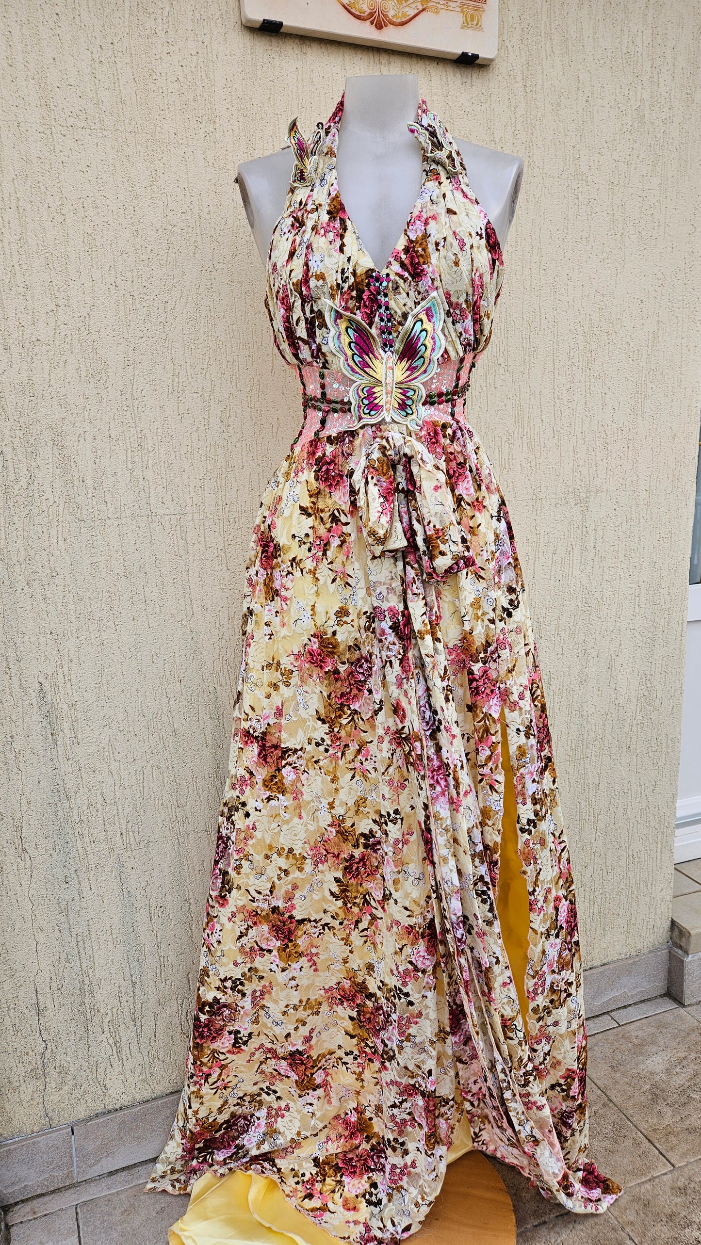 Longue robe fleurie dos nu