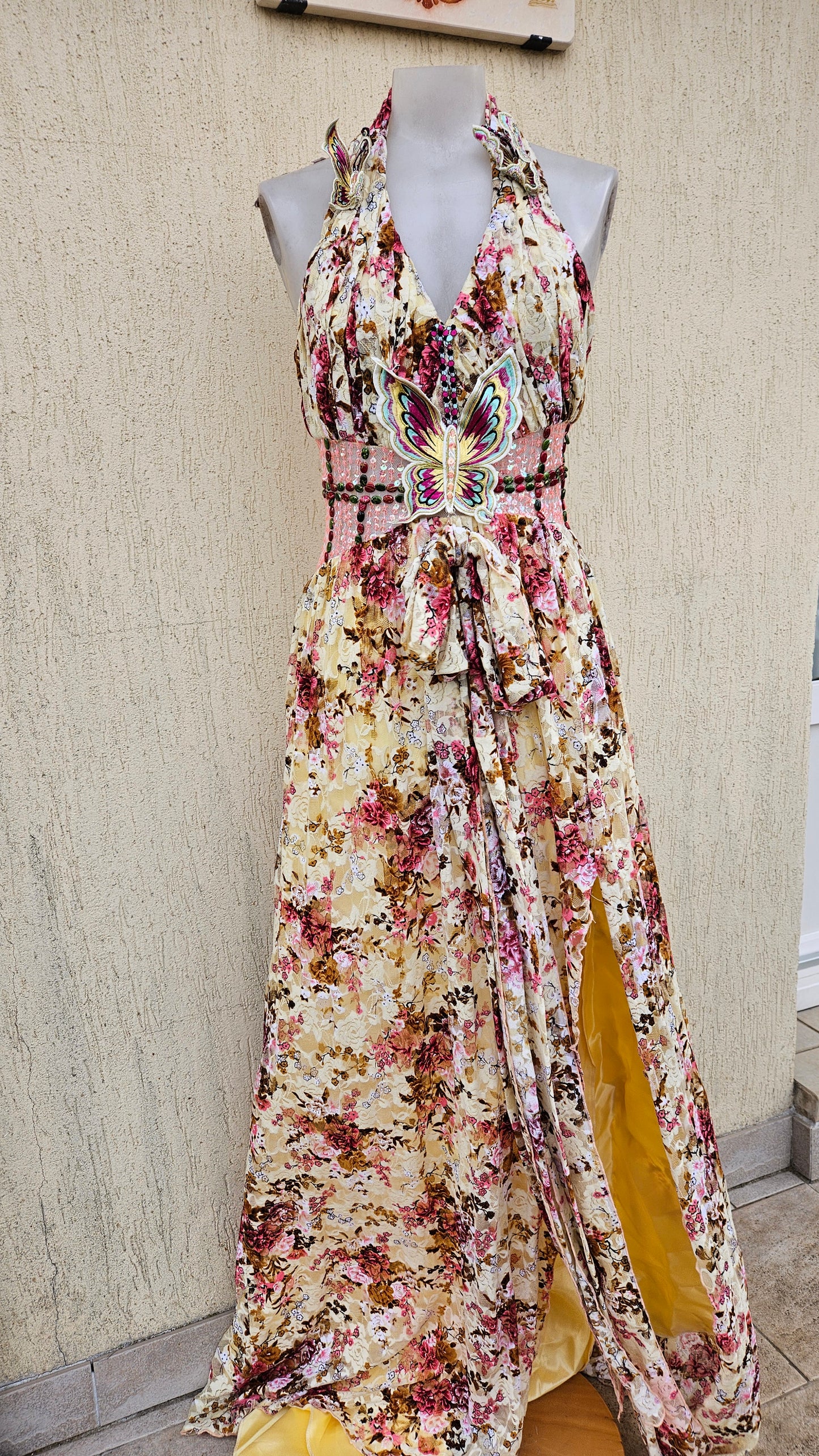 Longue robe fleurie dos nu