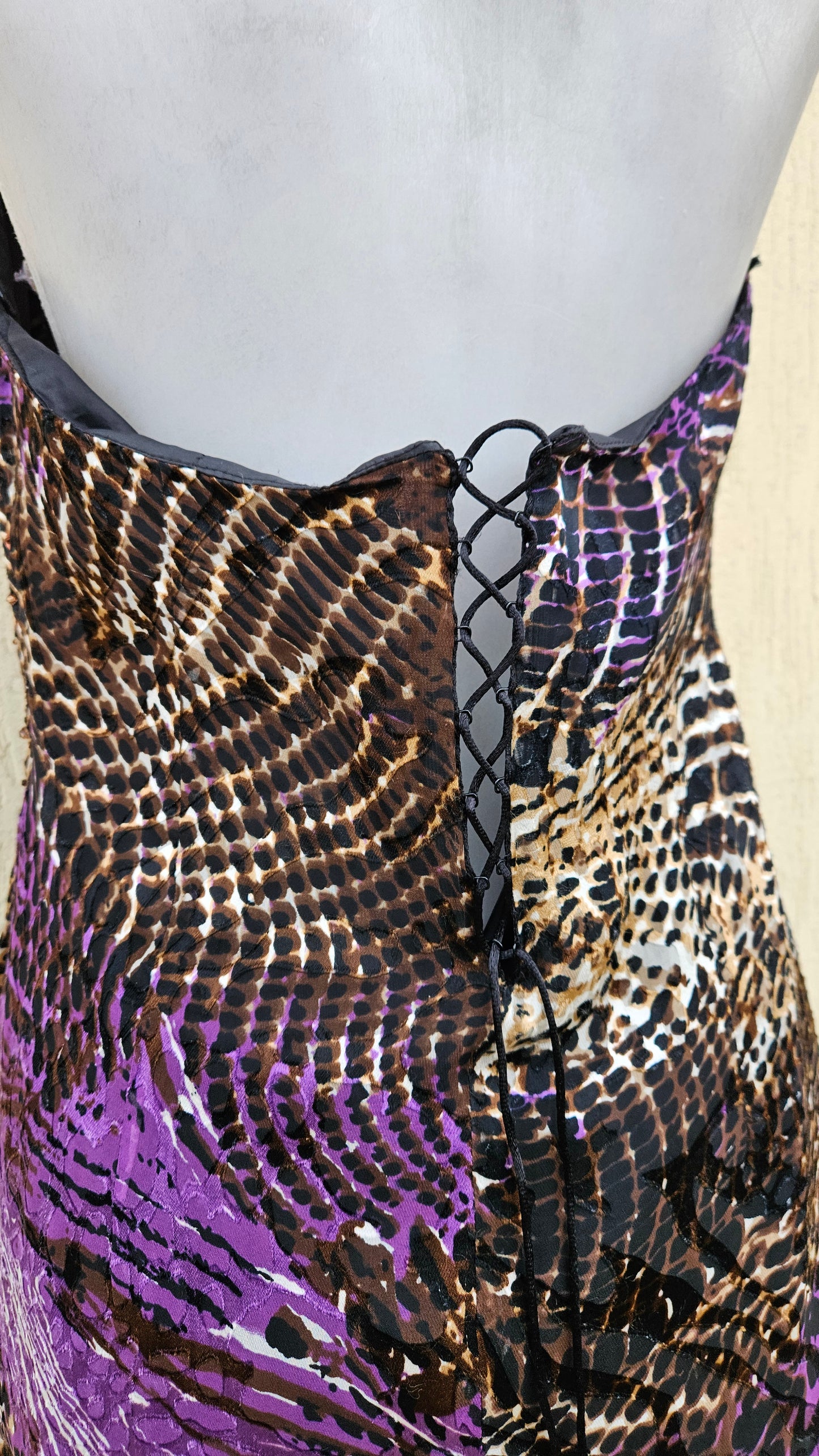 Robe dos nu tons violet et marron
