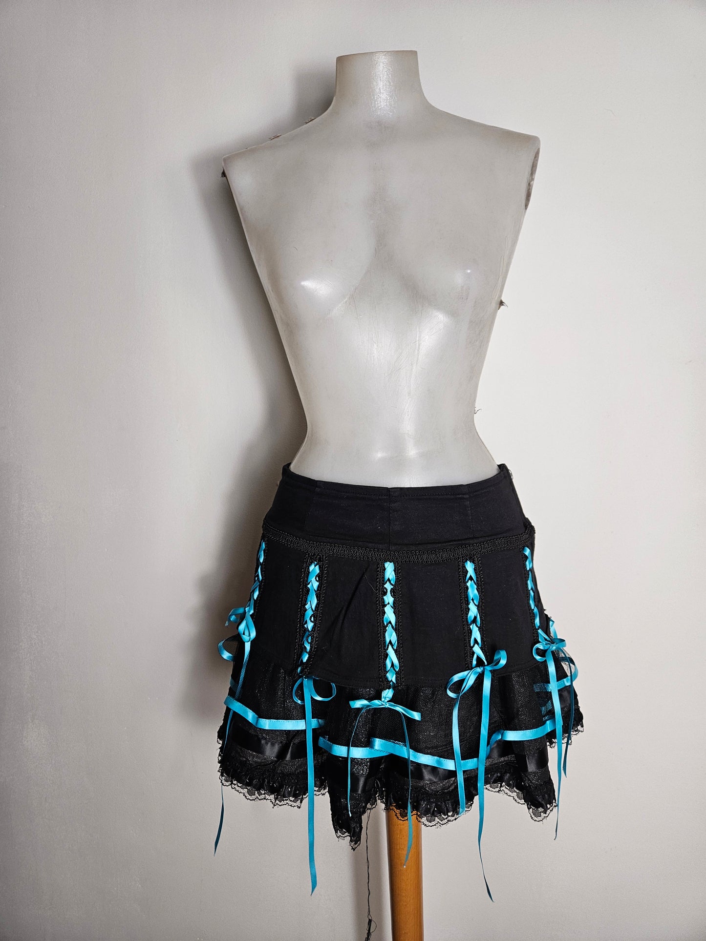 Jupe noire et bleue Living Dead Souls (Copie)