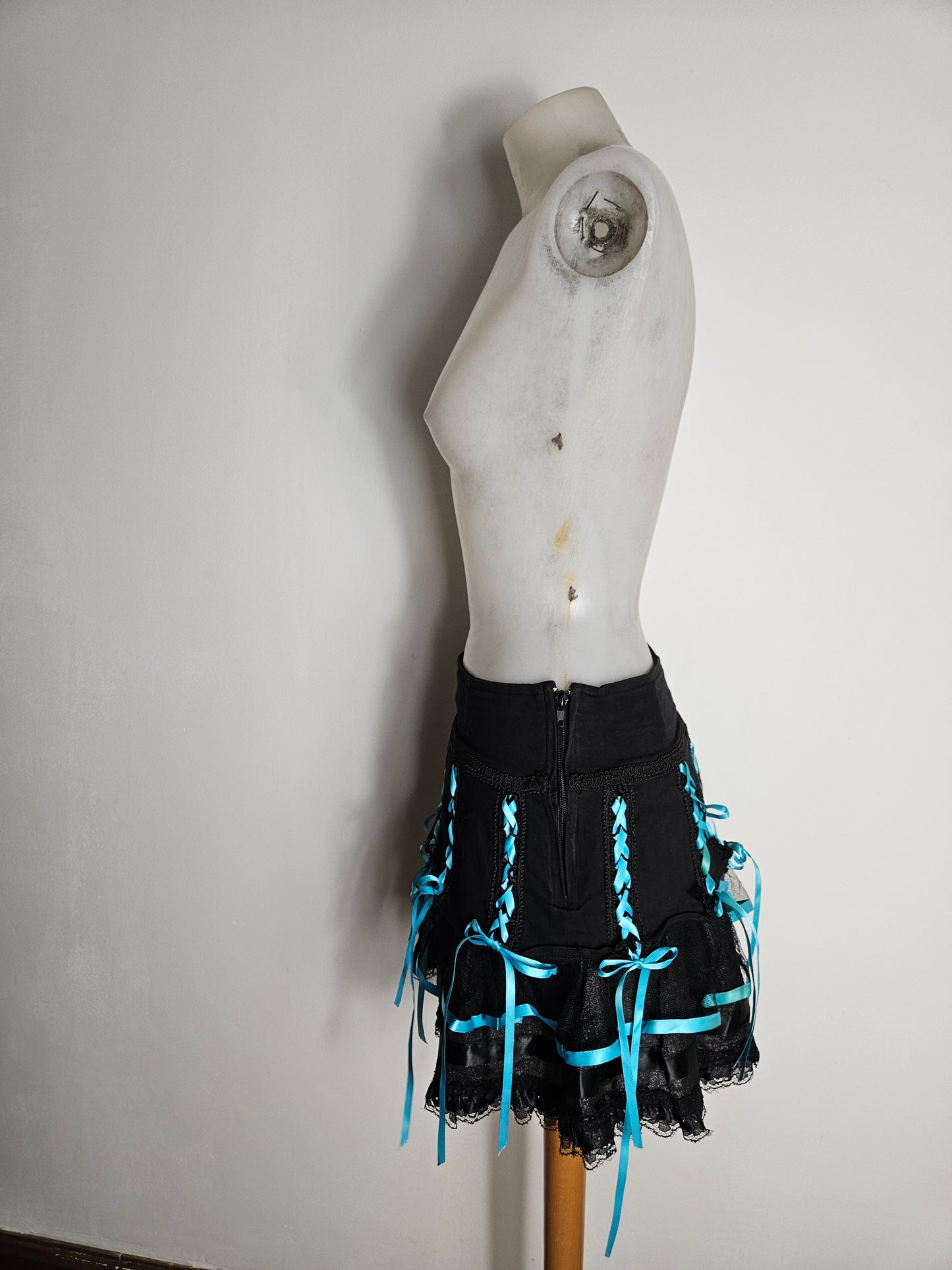 Jupe noire et bleue Living Dead Souls (Copie)