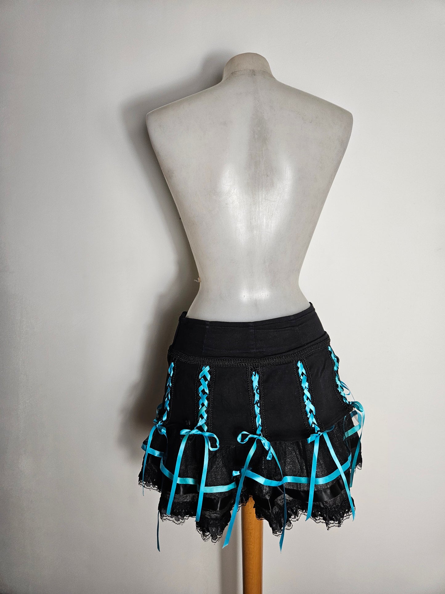 Jupe noire et bleue Living Dead Souls (Copie)
