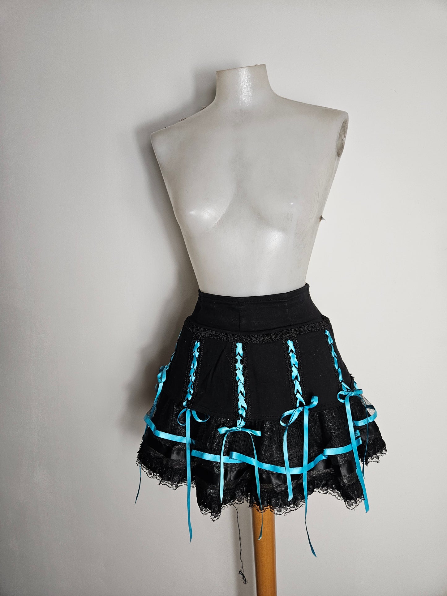 Jupe noire et bleue Living Dead Souls (Copie)