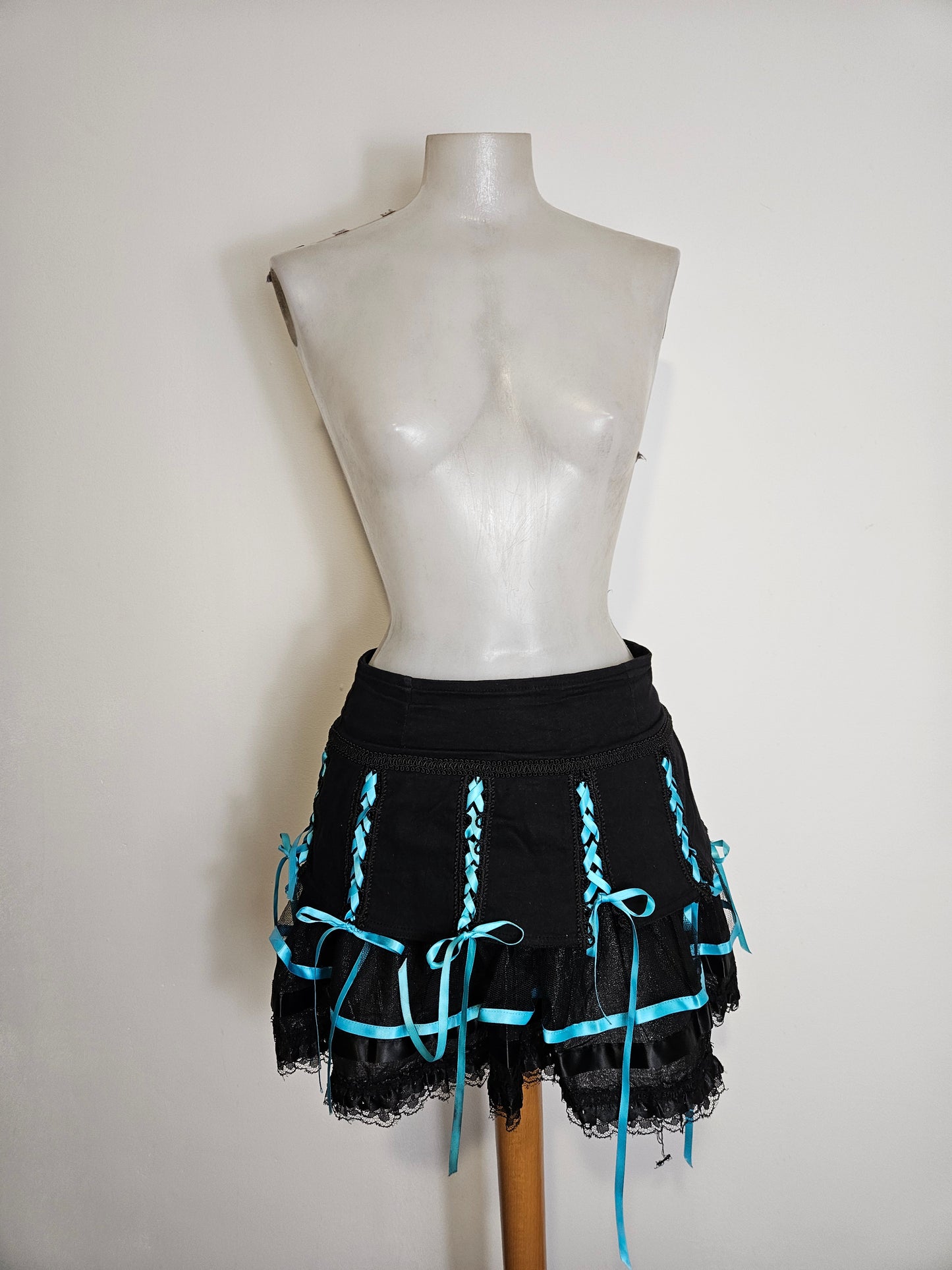 Jupe noire et bleue Living Dead Souls (Copie)
