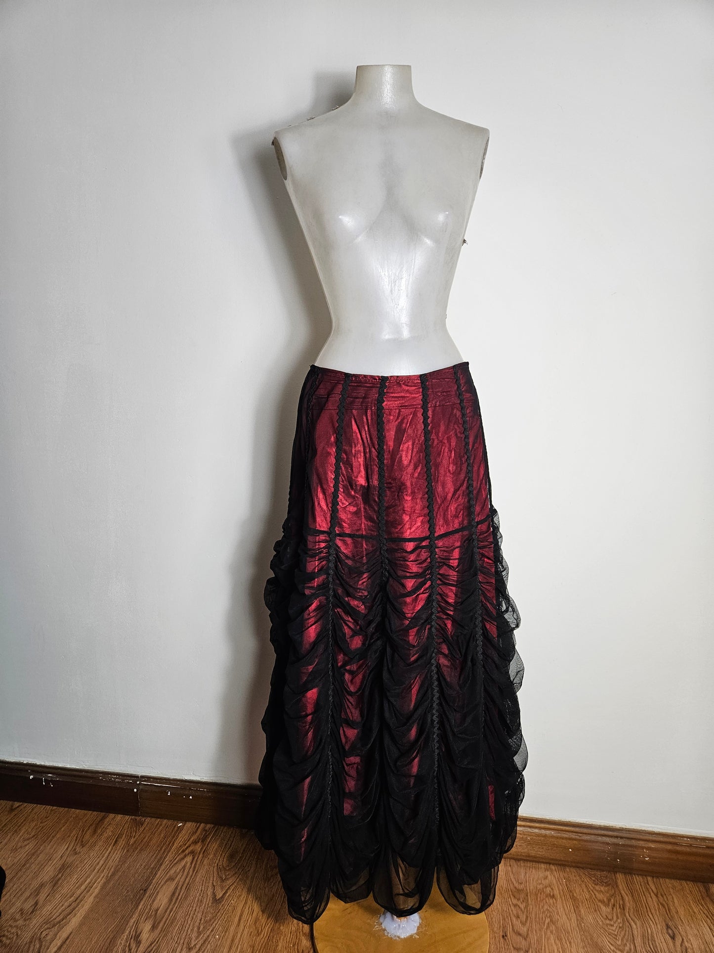Jupe en voile rouge et noire SINISTER