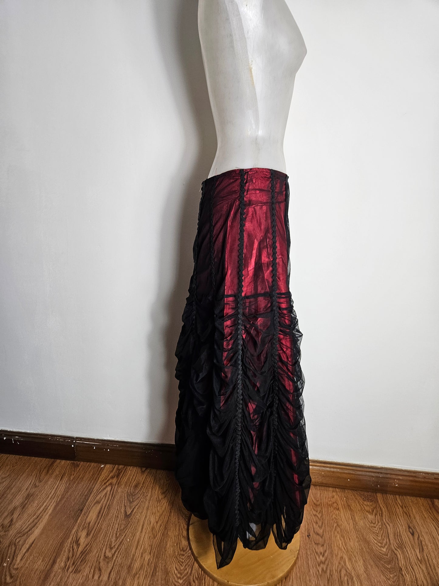 Jupe en voile rouge et noire SINISTER