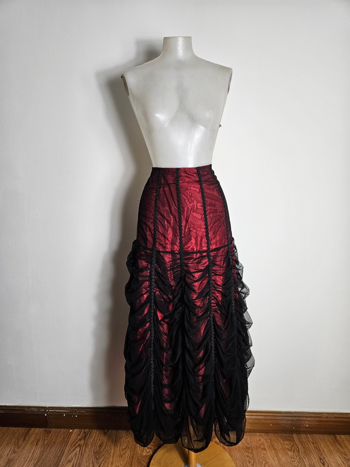 Jupe en voile rouge et noire SINISTER