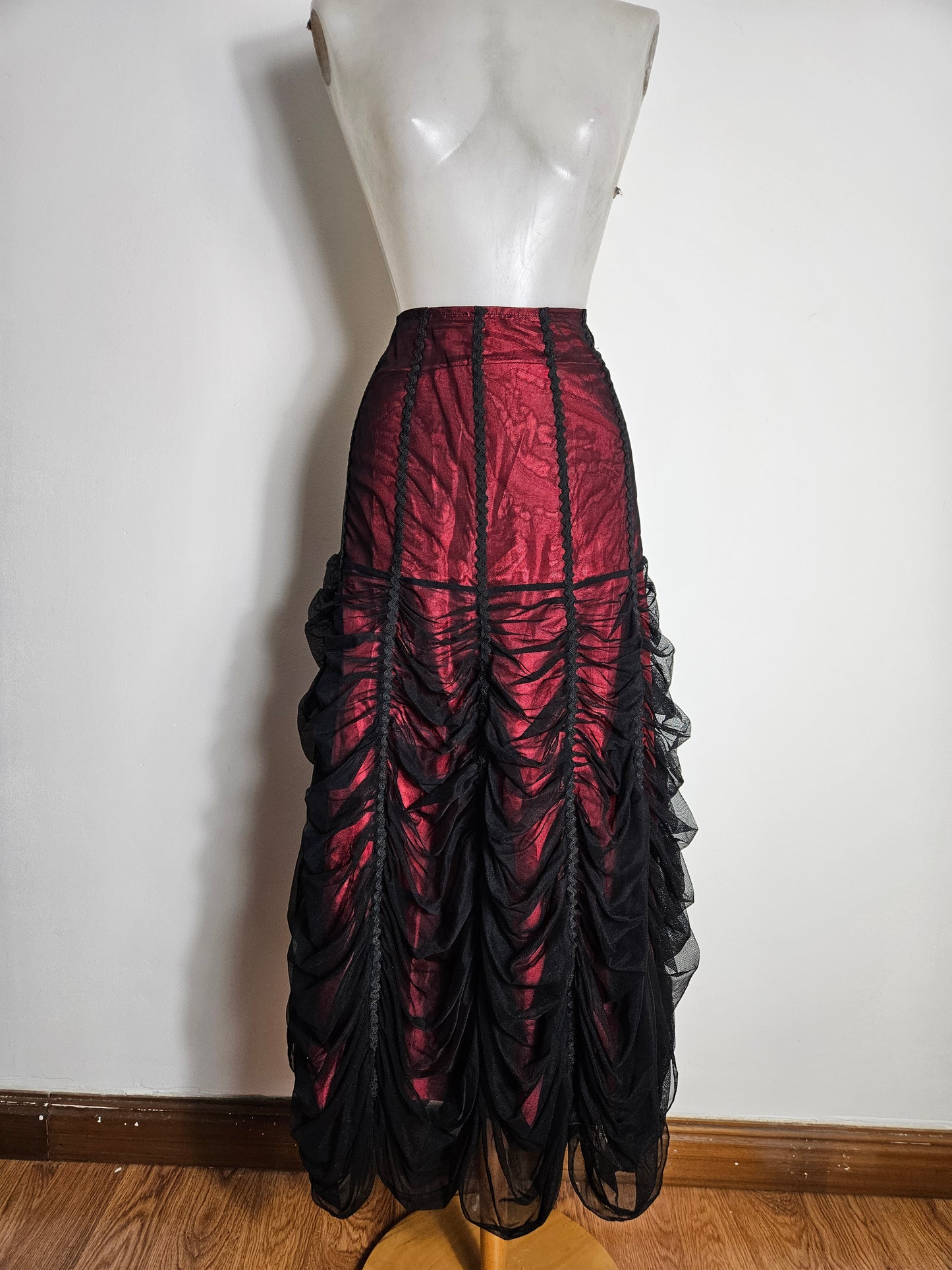 Jupe en voile rouge et noire SINISTER
