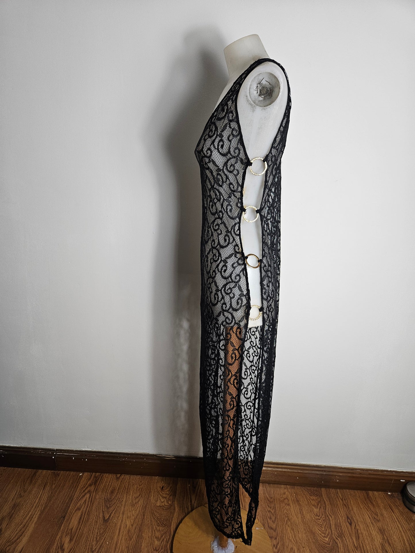 Robe en dentelle détails anneaux