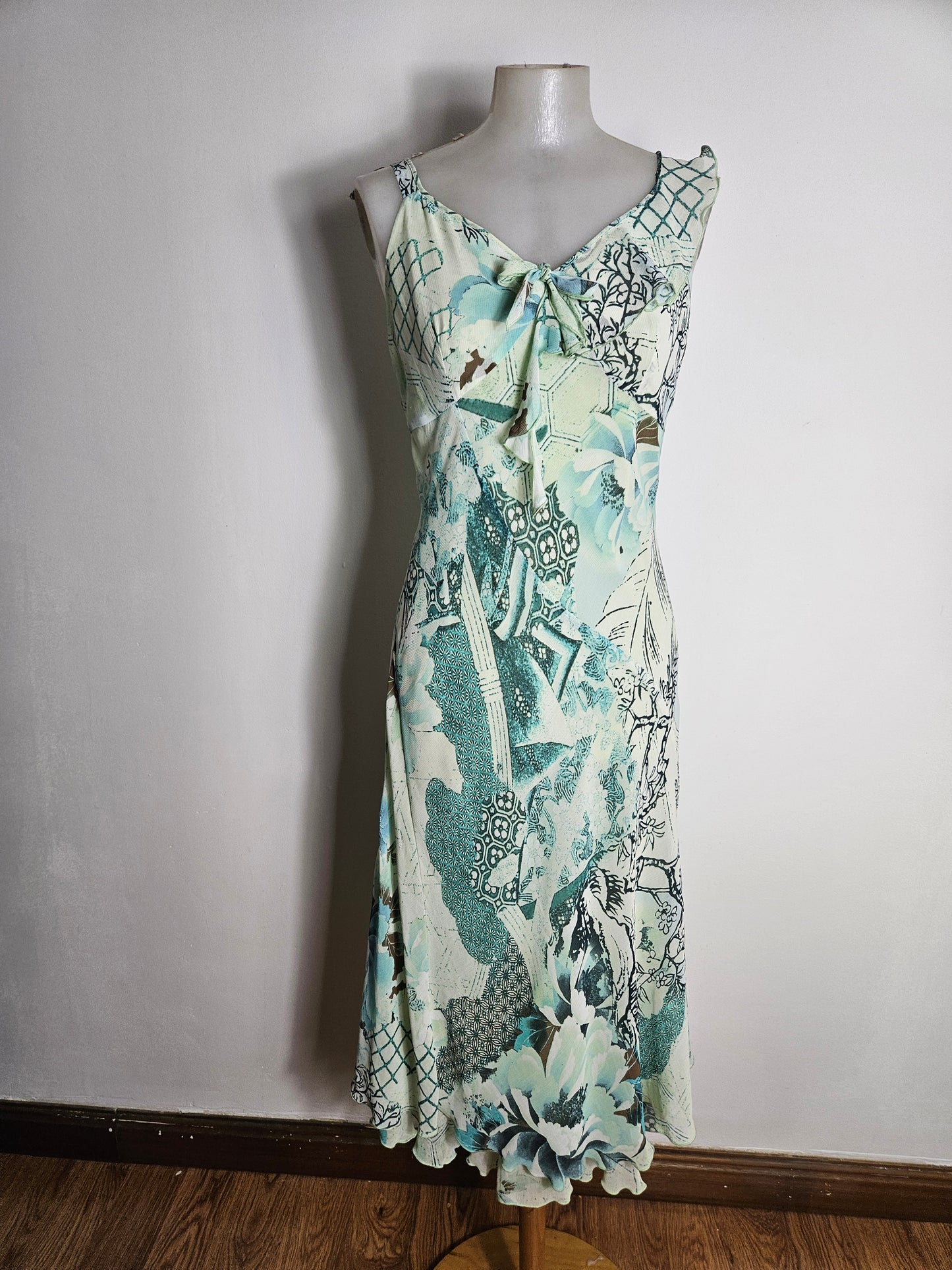 Vestido de gasa floral azul y verde
