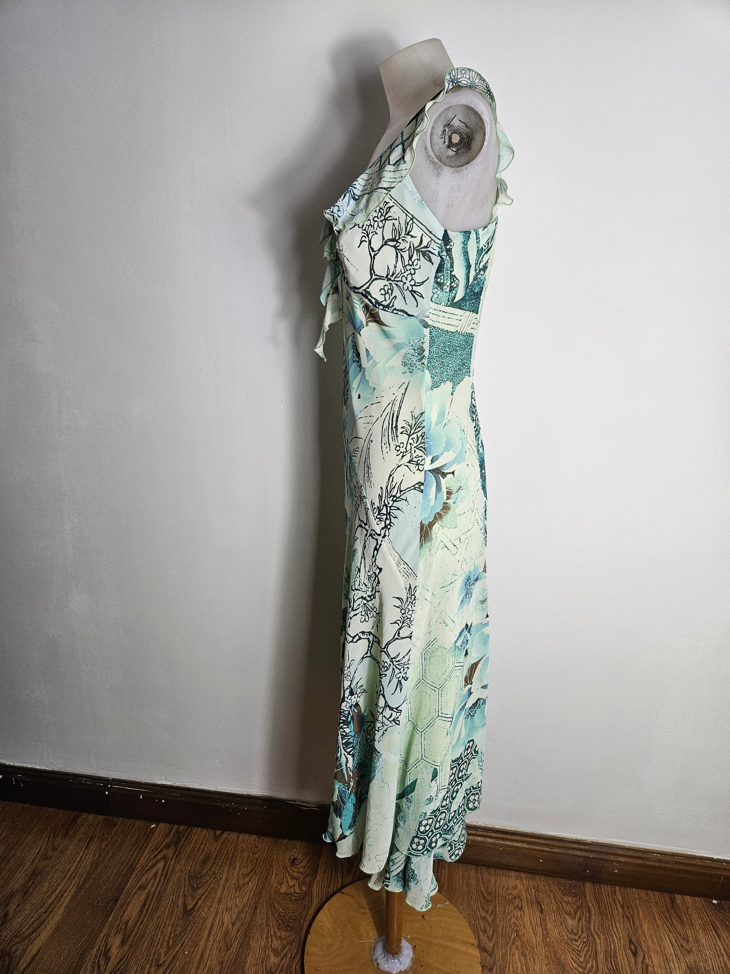 Vestido de gasa floral azul y verde