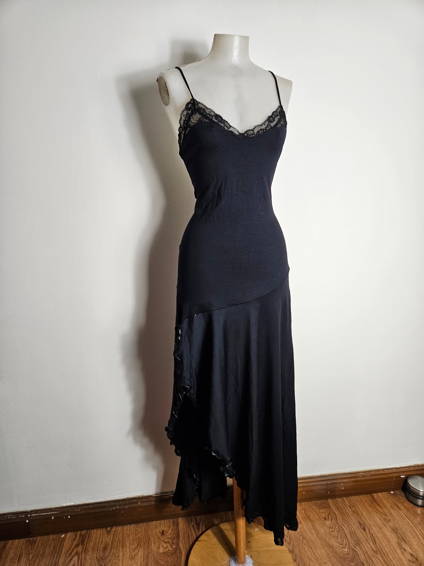Vestido largo negro con espalda descubierta