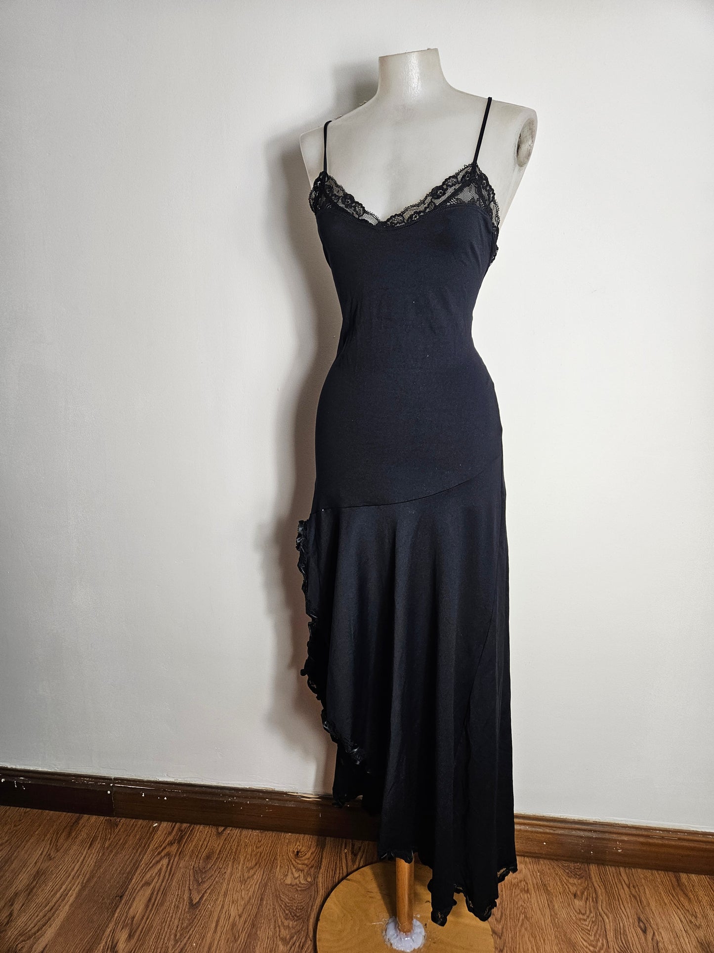 Vestido largo negro con espalda descubierta