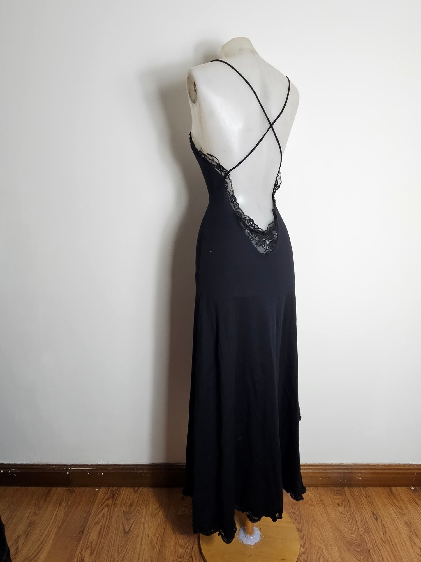 Vestido largo negro con espalda descubierta