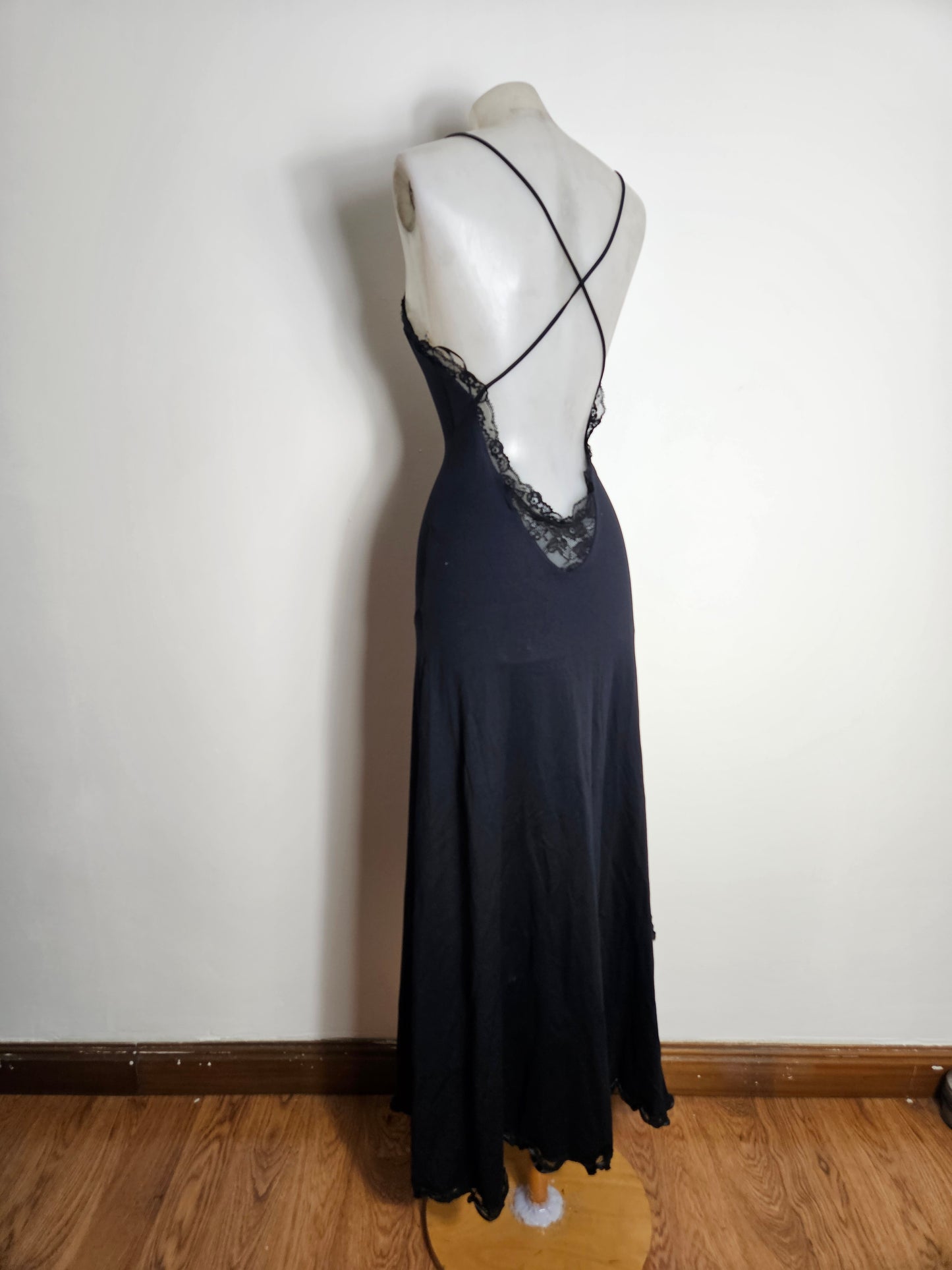Vestido largo negro con espalda descubierta