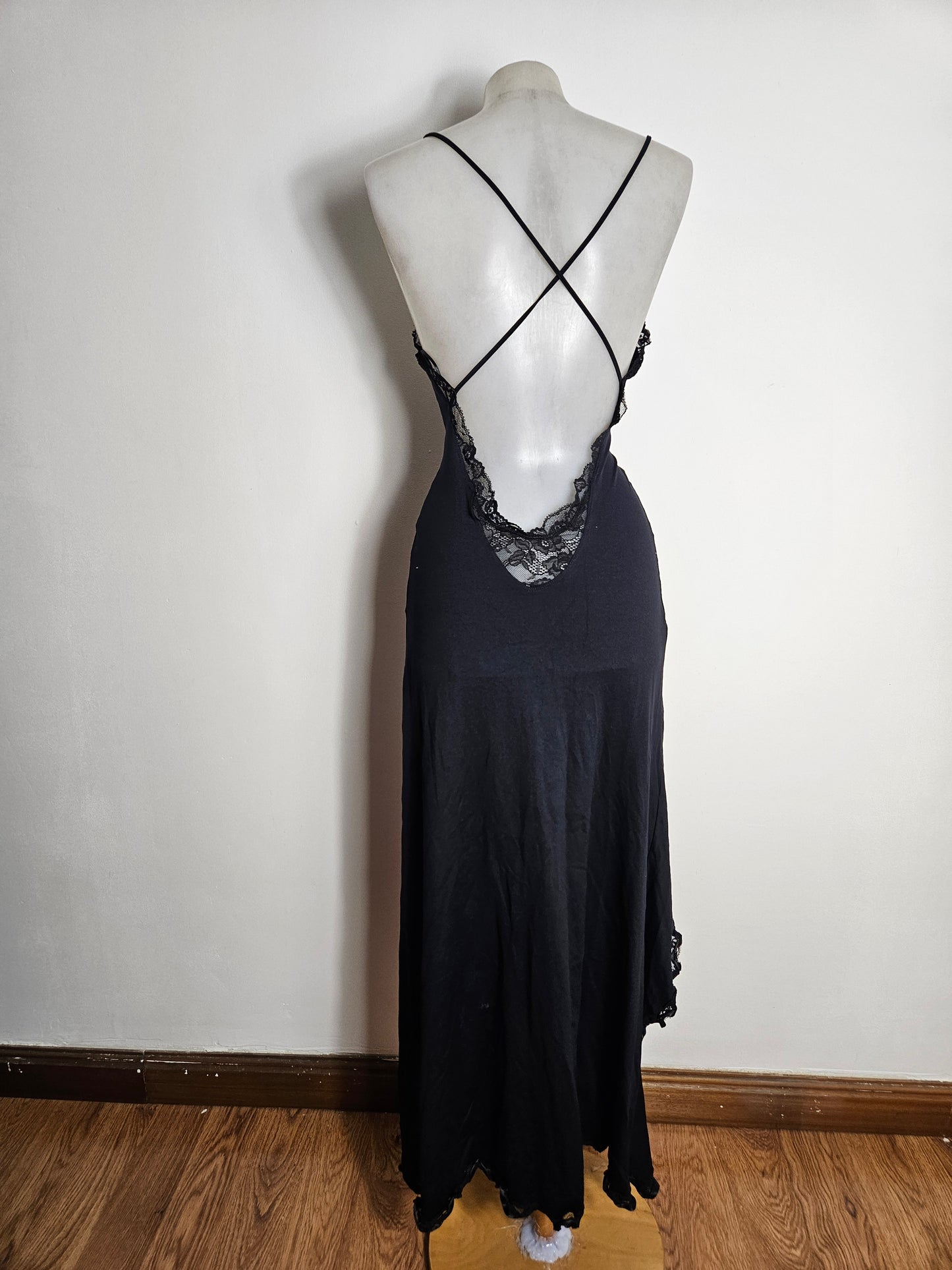 Vestido largo negro con espalda descubierta