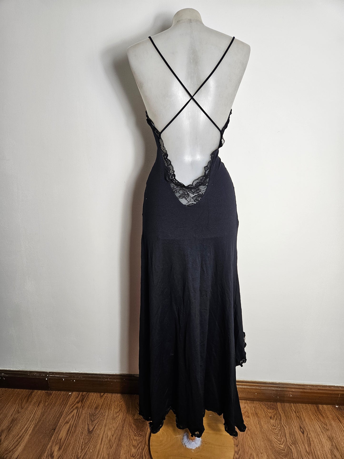 Vestido largo negro con espalda descubierta
