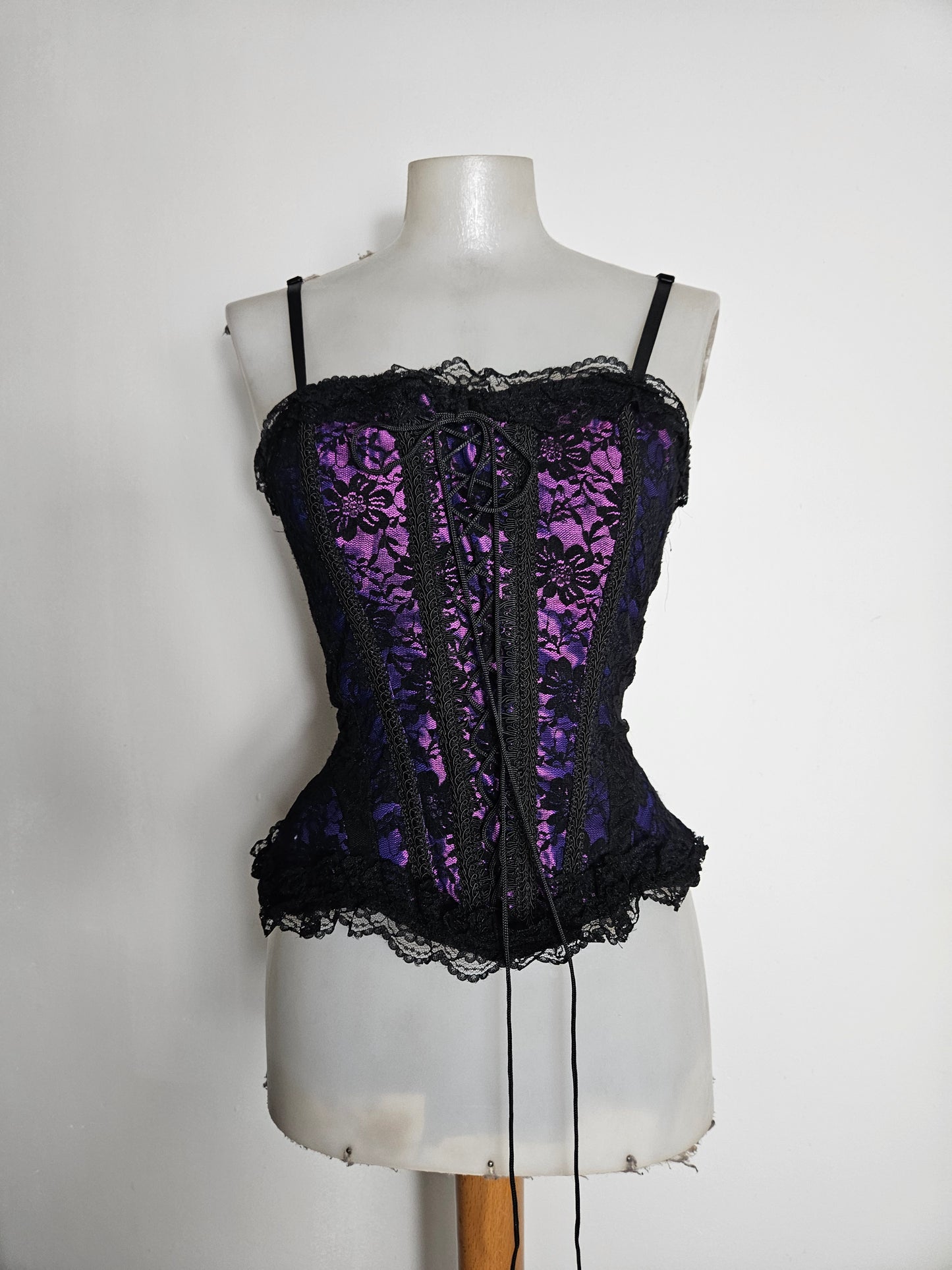 Haut esprit corset noir et violet