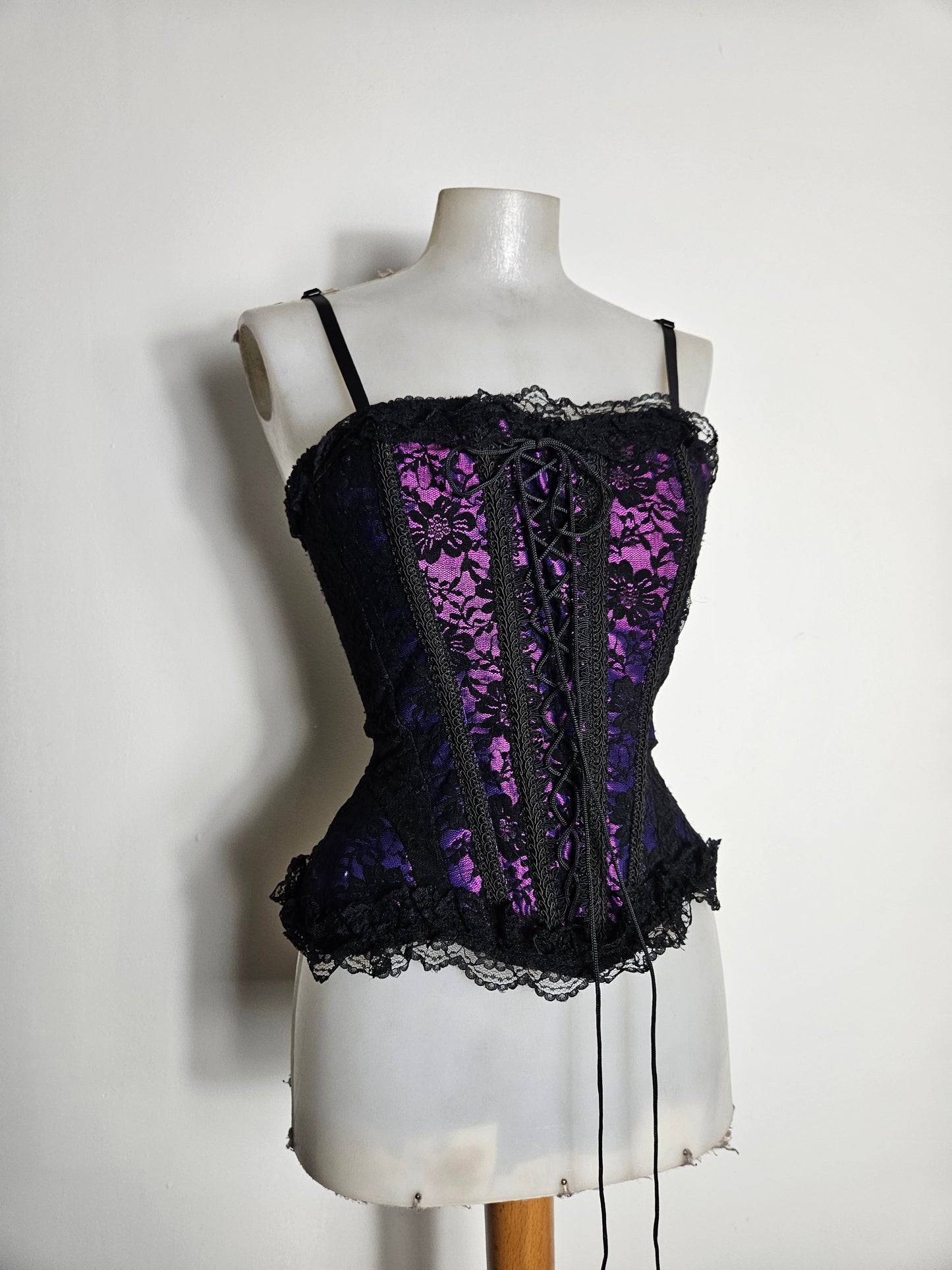 Haut esprit corset noir et violet