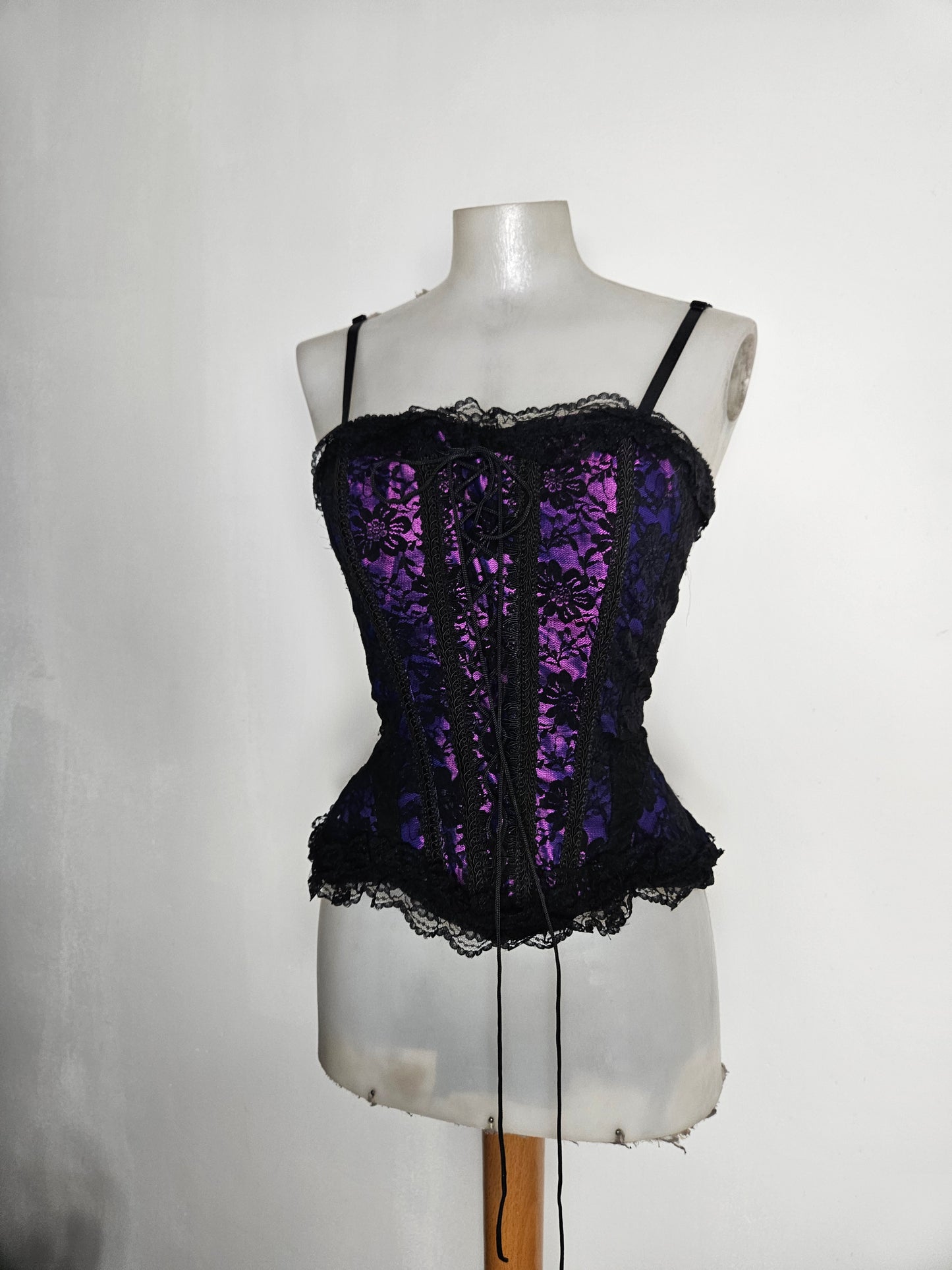 Haut esprit corset noir et violet
