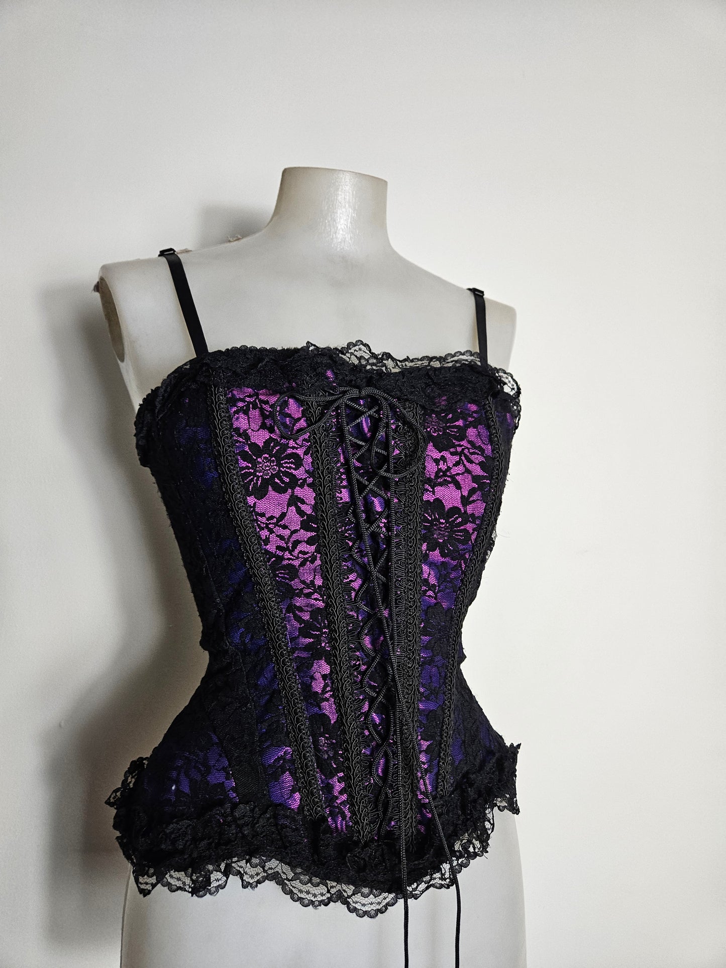 Haut esprit corset noir et violet