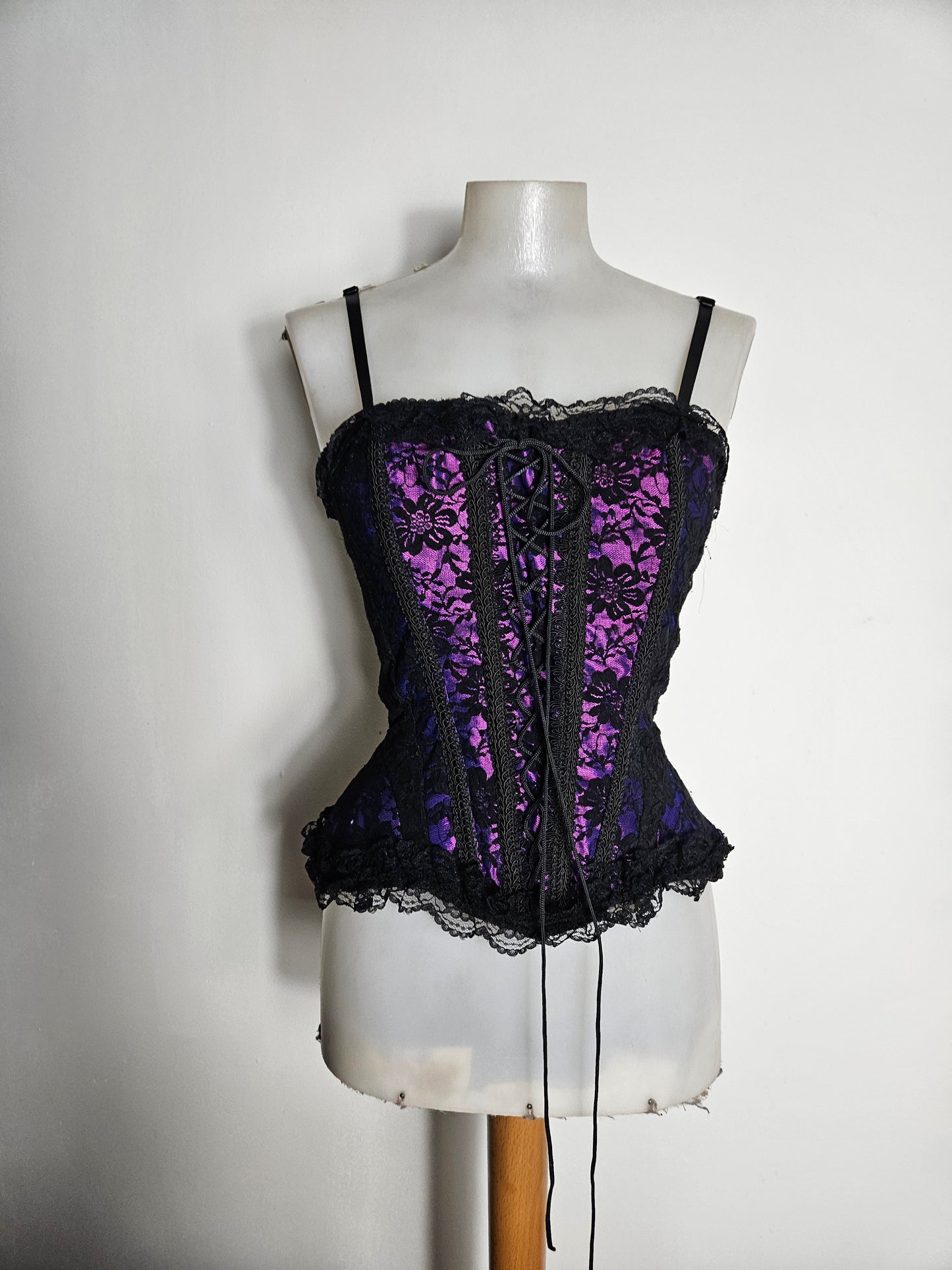 Haut esprit corset noir et violet