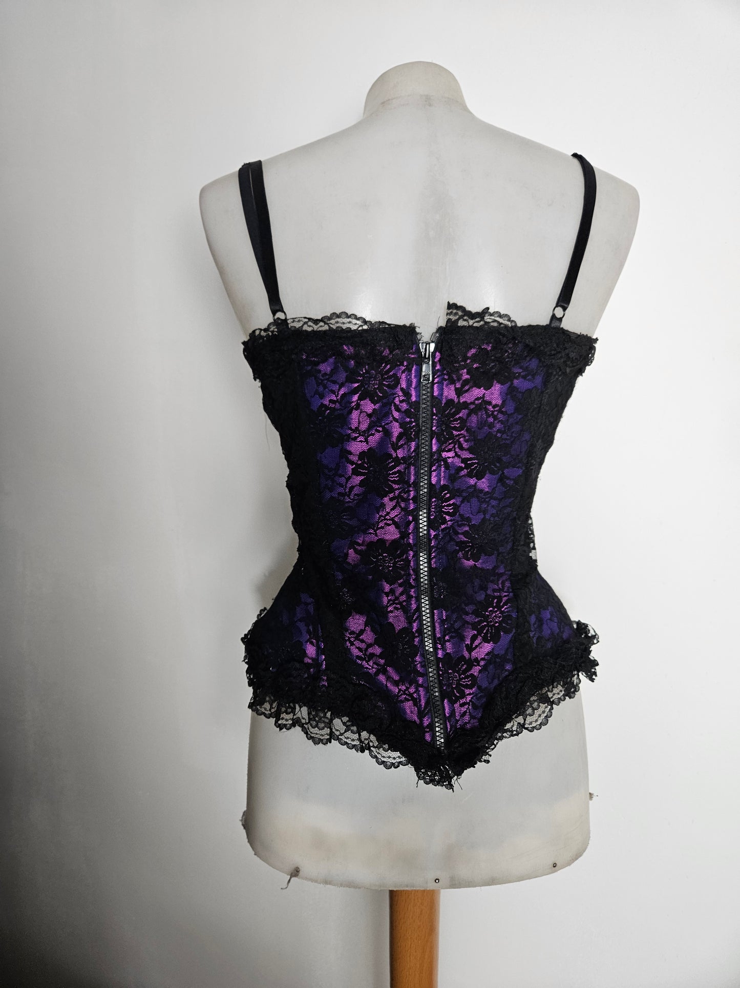 Haut esprit corset noir et violet