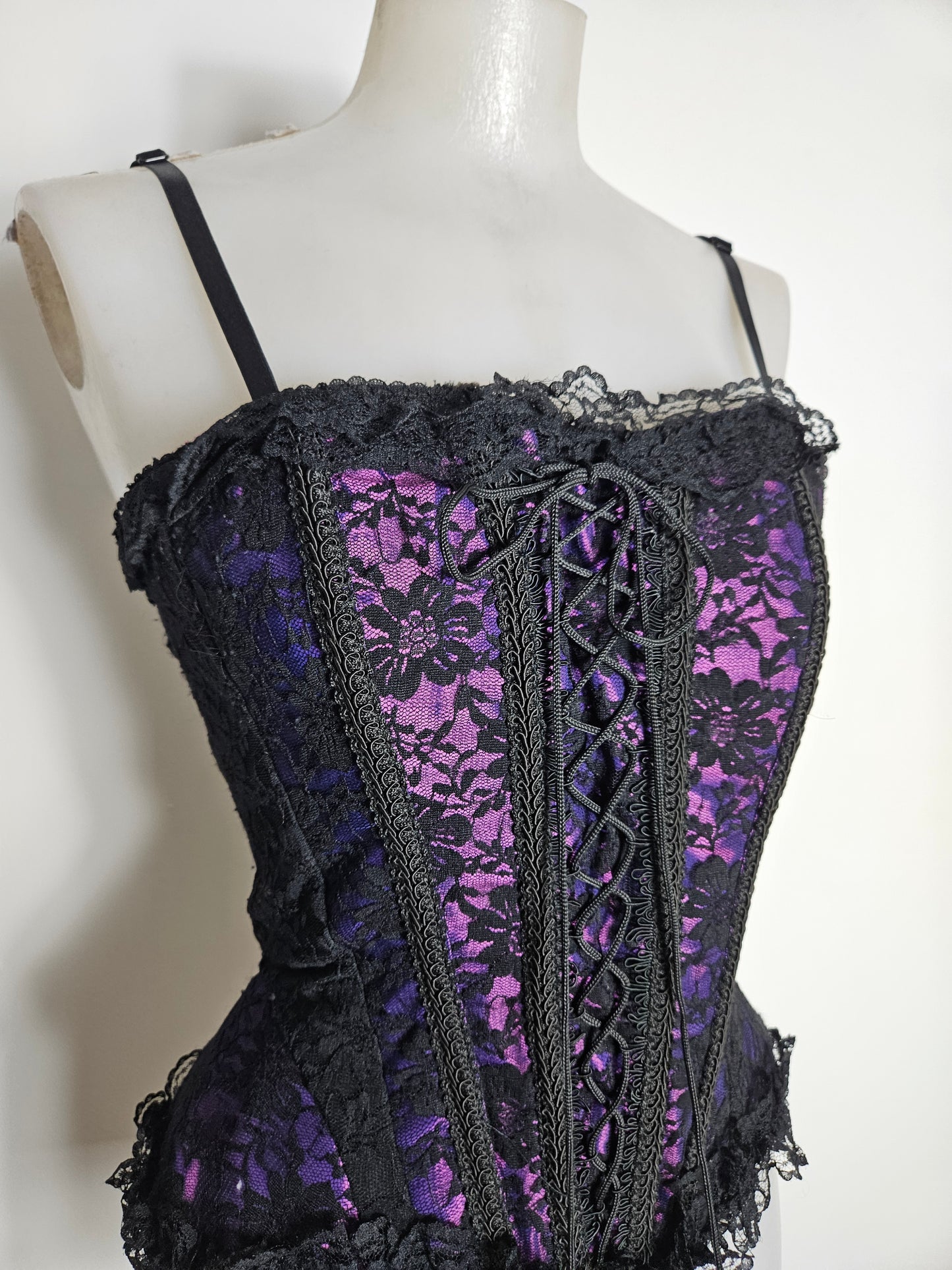 Haut esprit corset noir et violet
