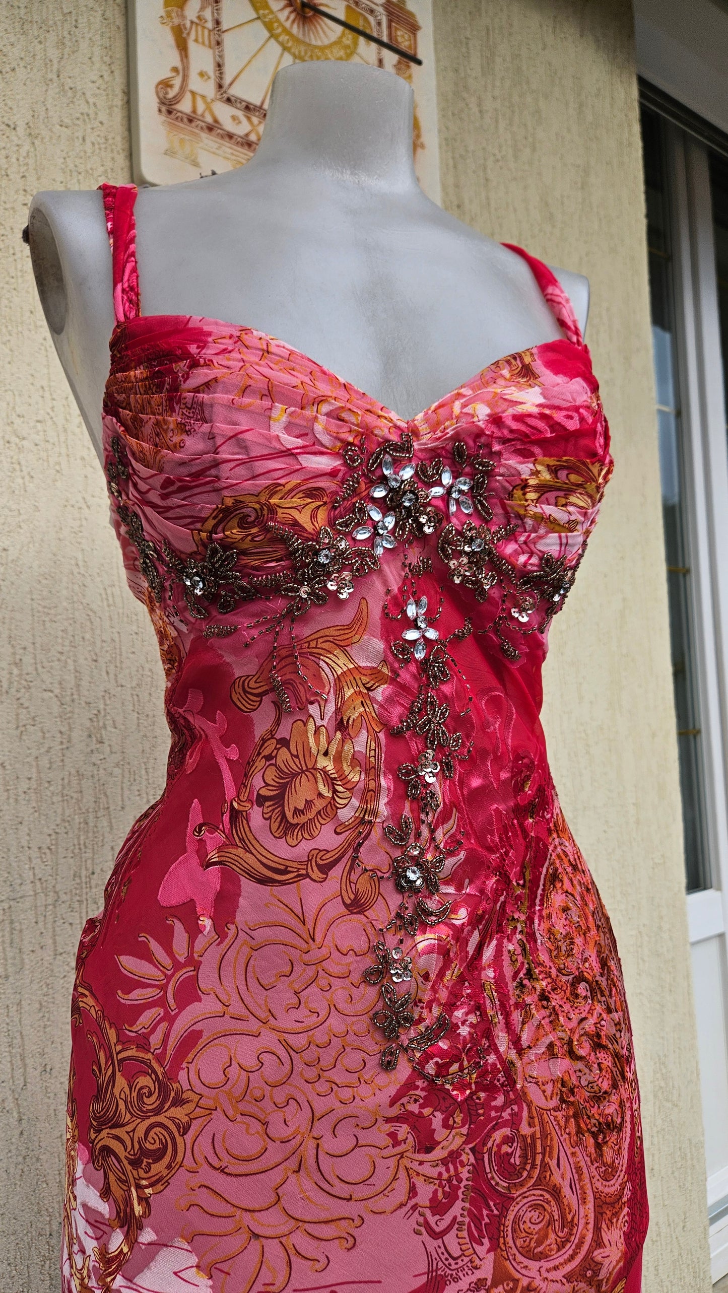 Longue robe rose en soie