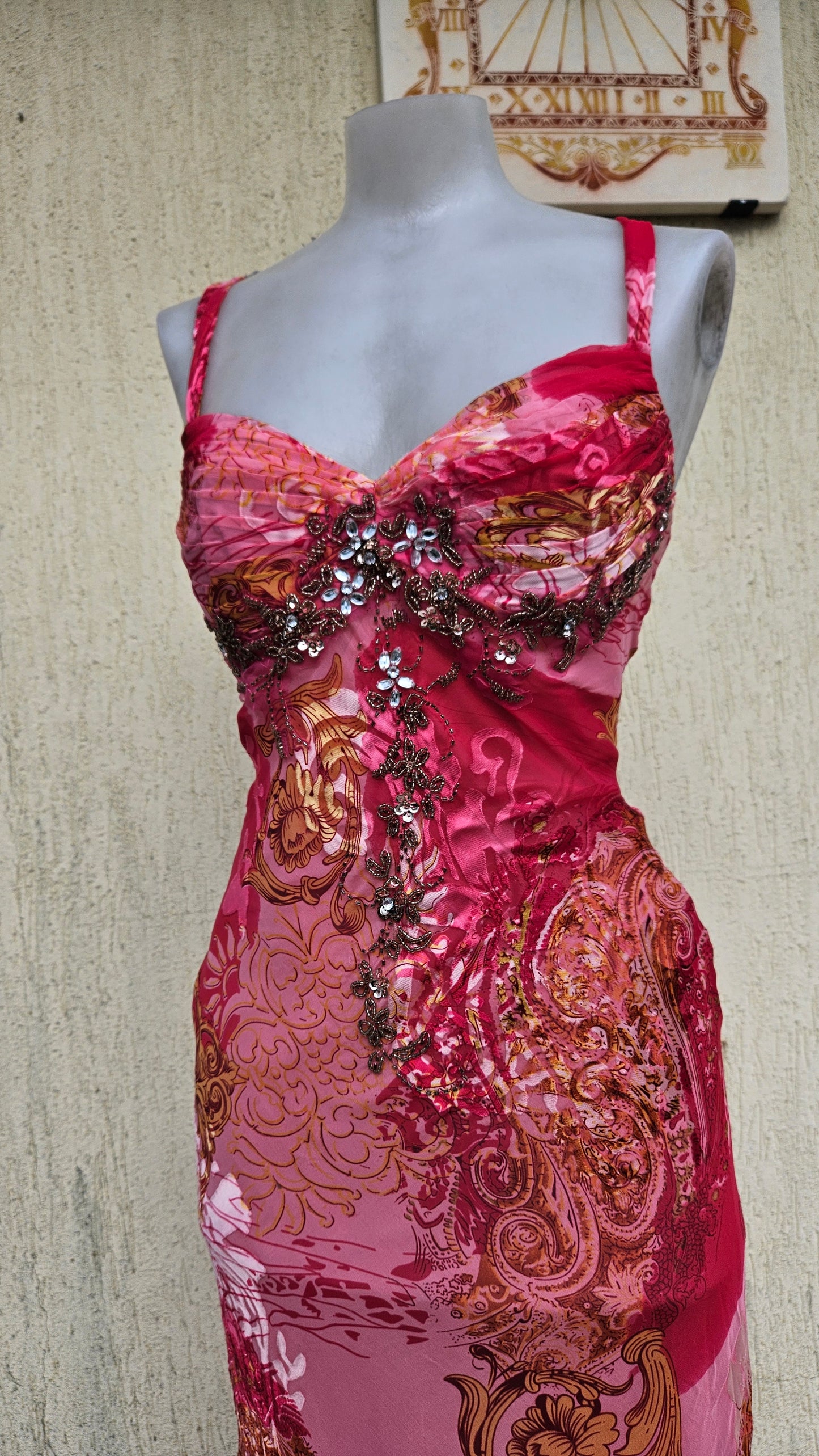 Longue robe rose en soie