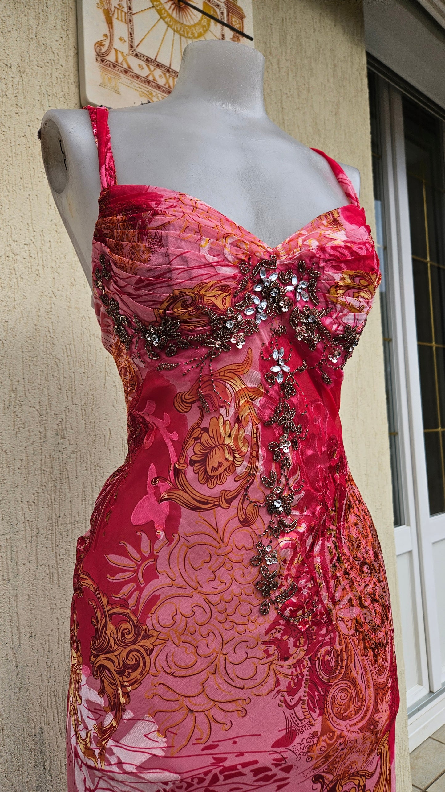 Longue robe rose en soie